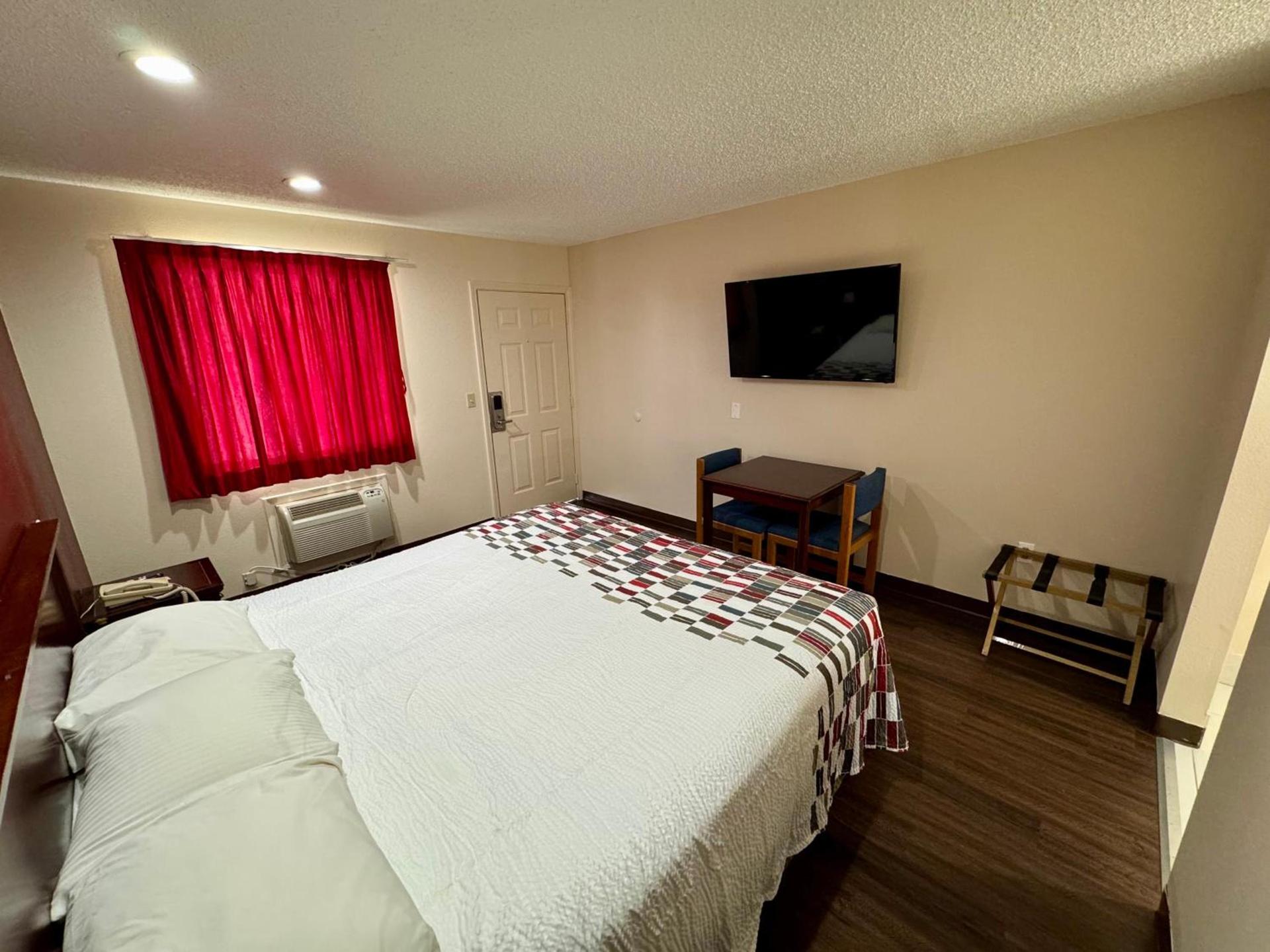 Razorback Inn photo 14
