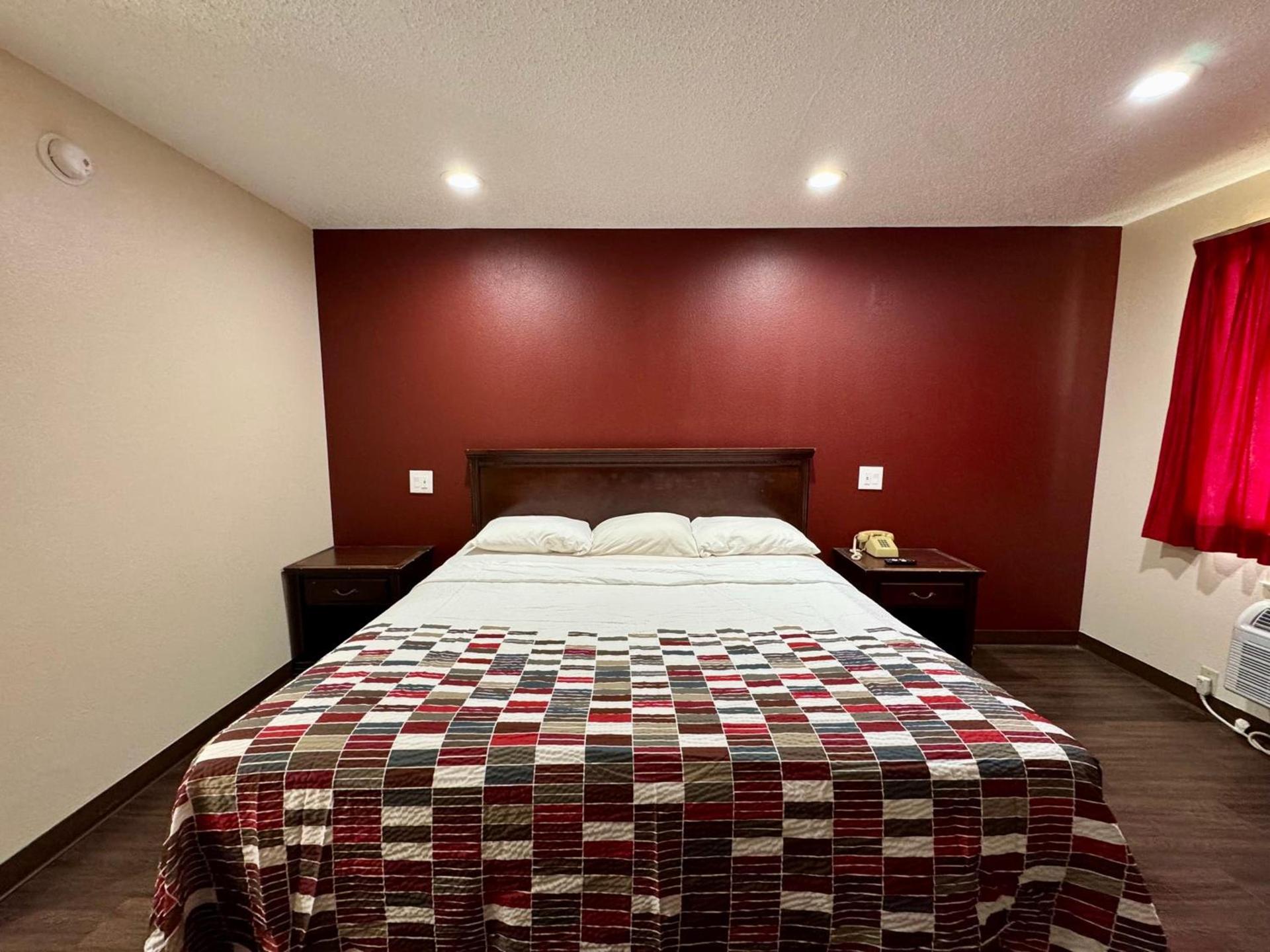 Razorback Inn photo 15