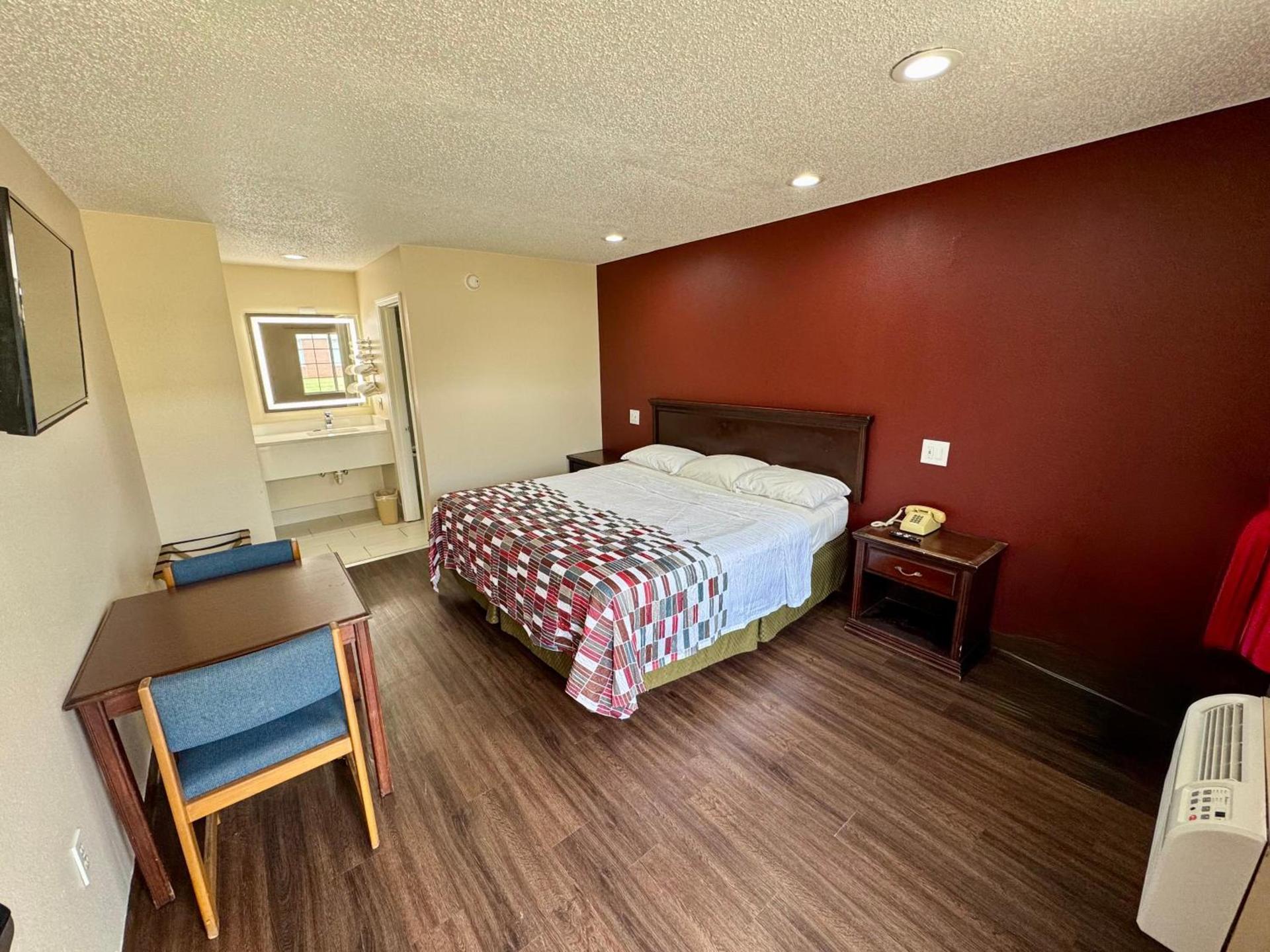 Razorback Inn photo 19