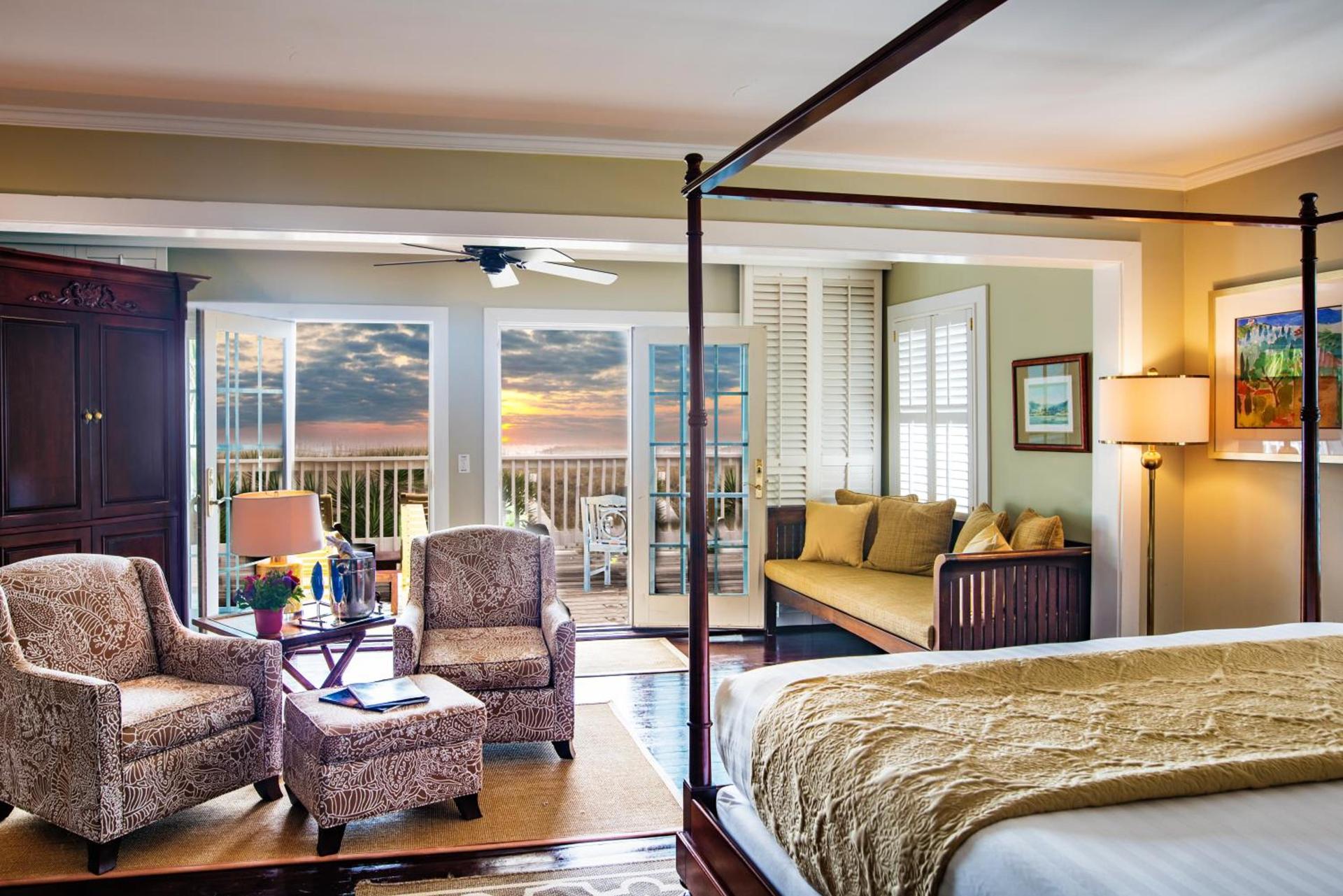 Elizabeth Pointe Lodge photo 2