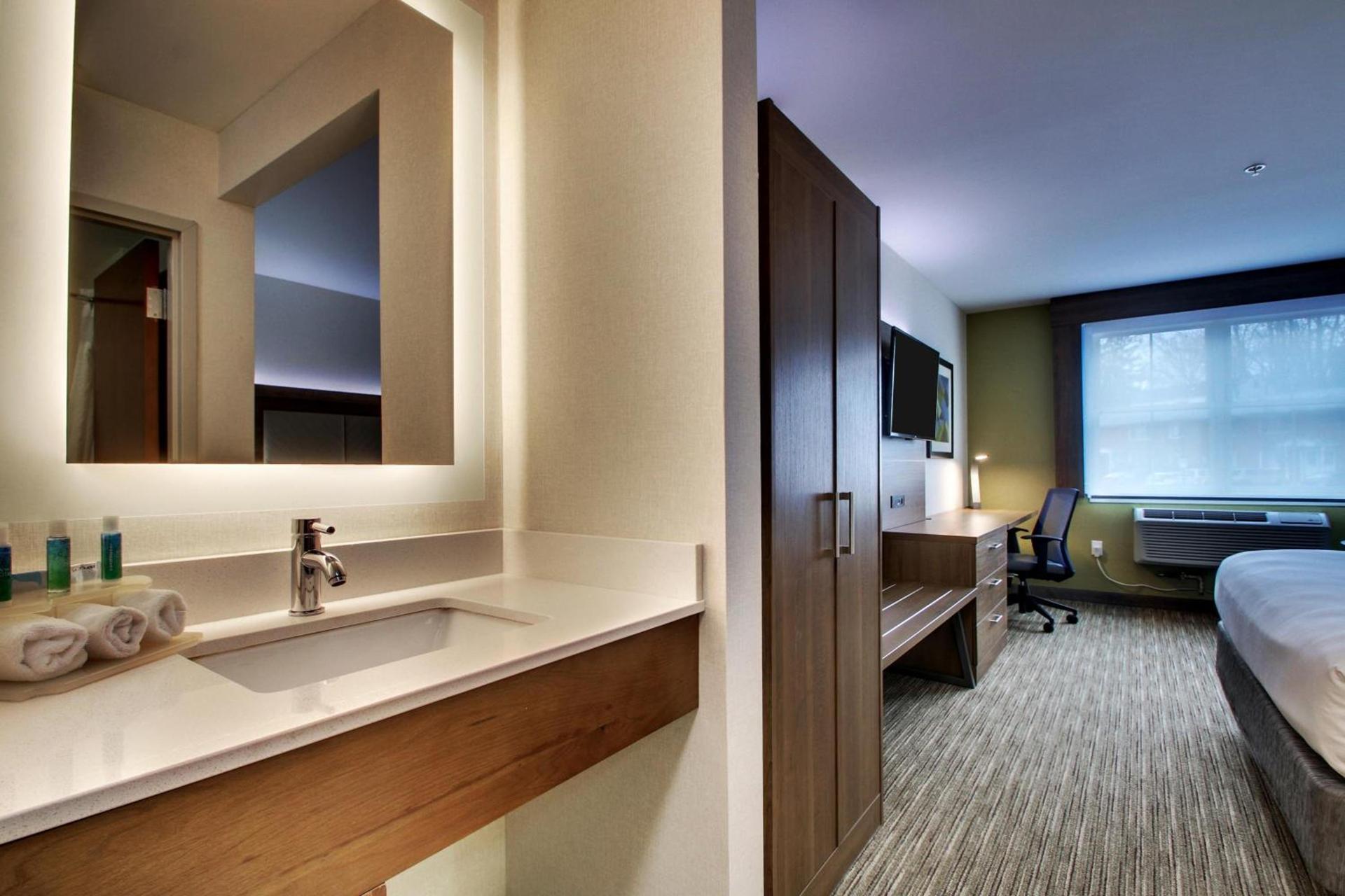 Holiday Inn Express Durham-UNH by IHG photo 5