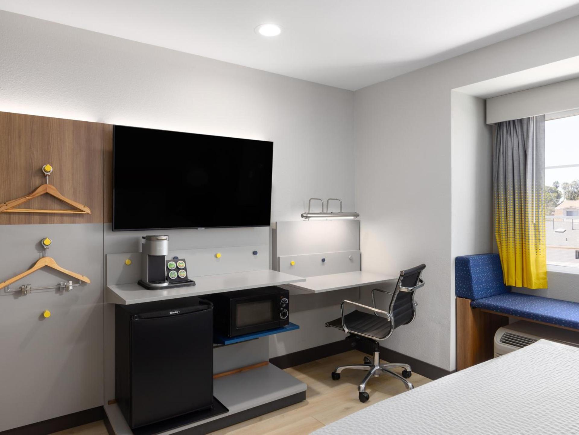 Microtel Inn & Suites by Wyndham Tracy photo 76