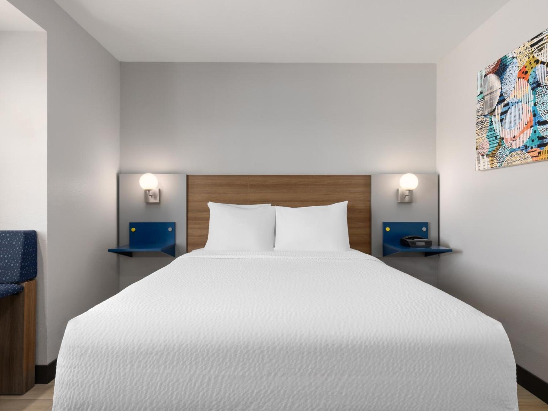 Microtel Inn & Suites by Wyndham Tracy photo 74