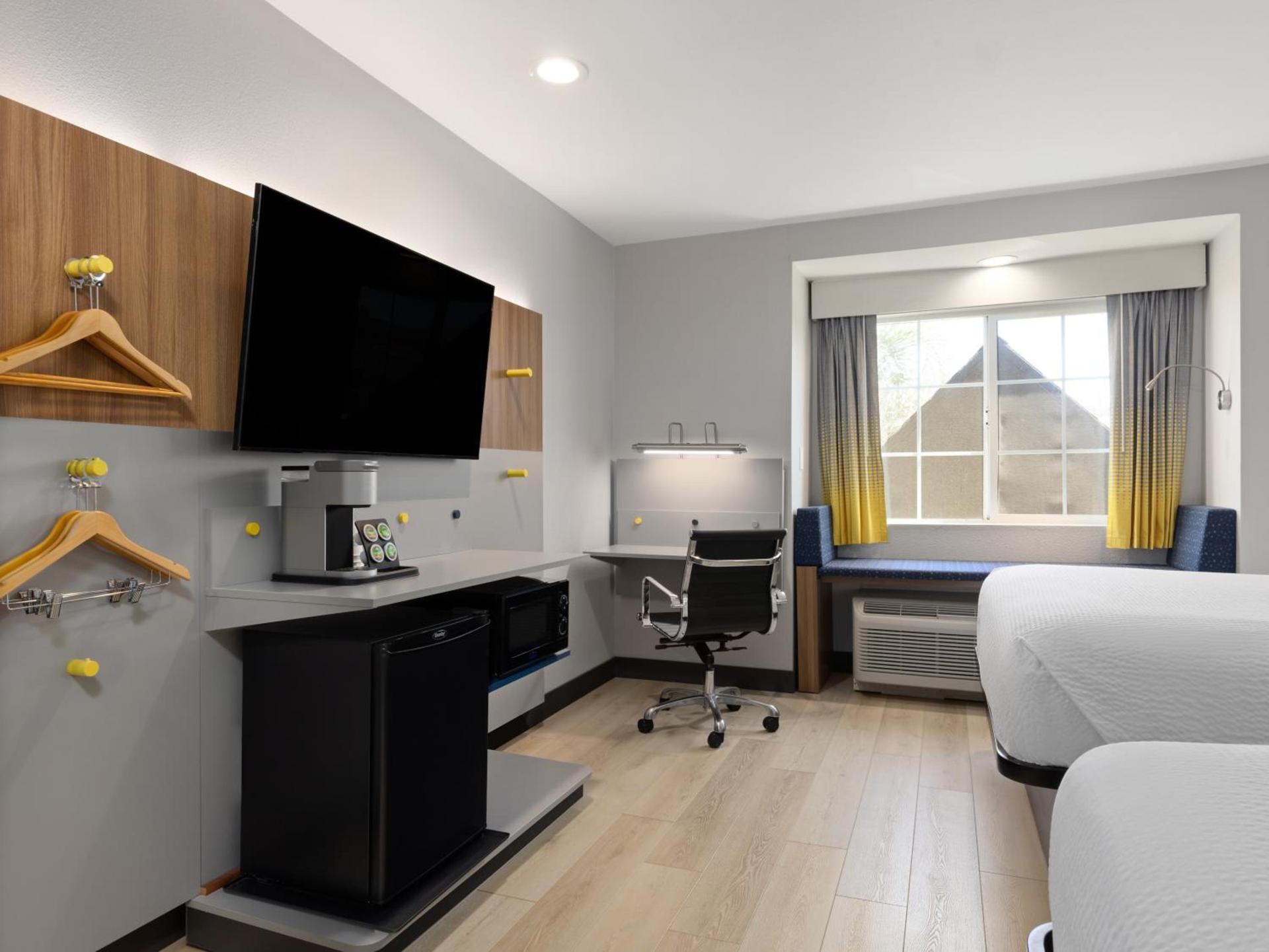 Microtel Inn & Suites by Wyndham Tracy photo 78