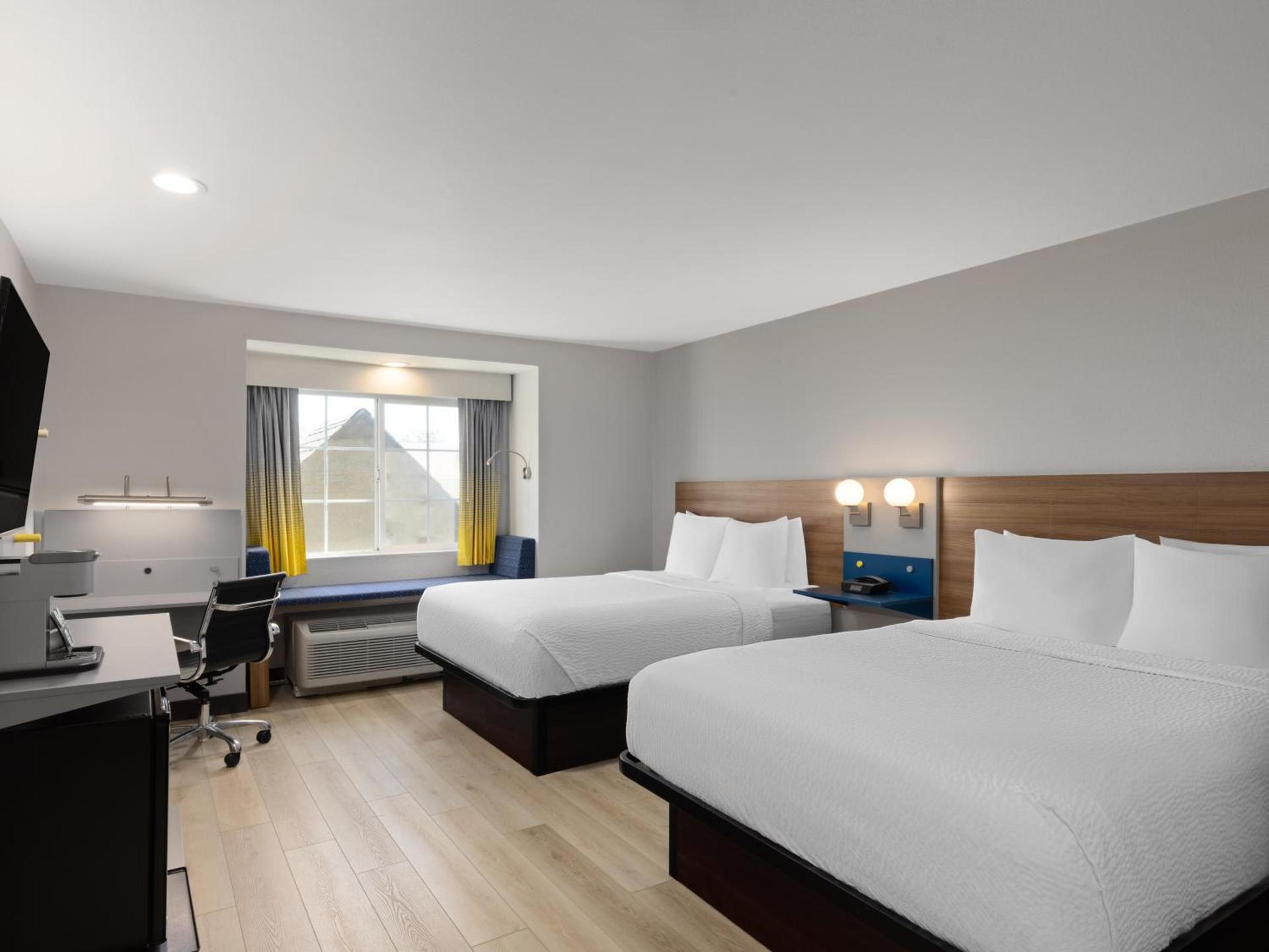 Microtel Inn & Suites by Wyndham Tracy photo 58