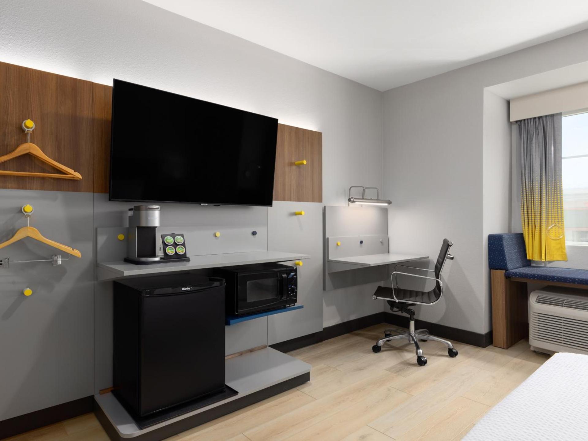 Microtel Inn & Suites by Wyndham Tracy photo 80