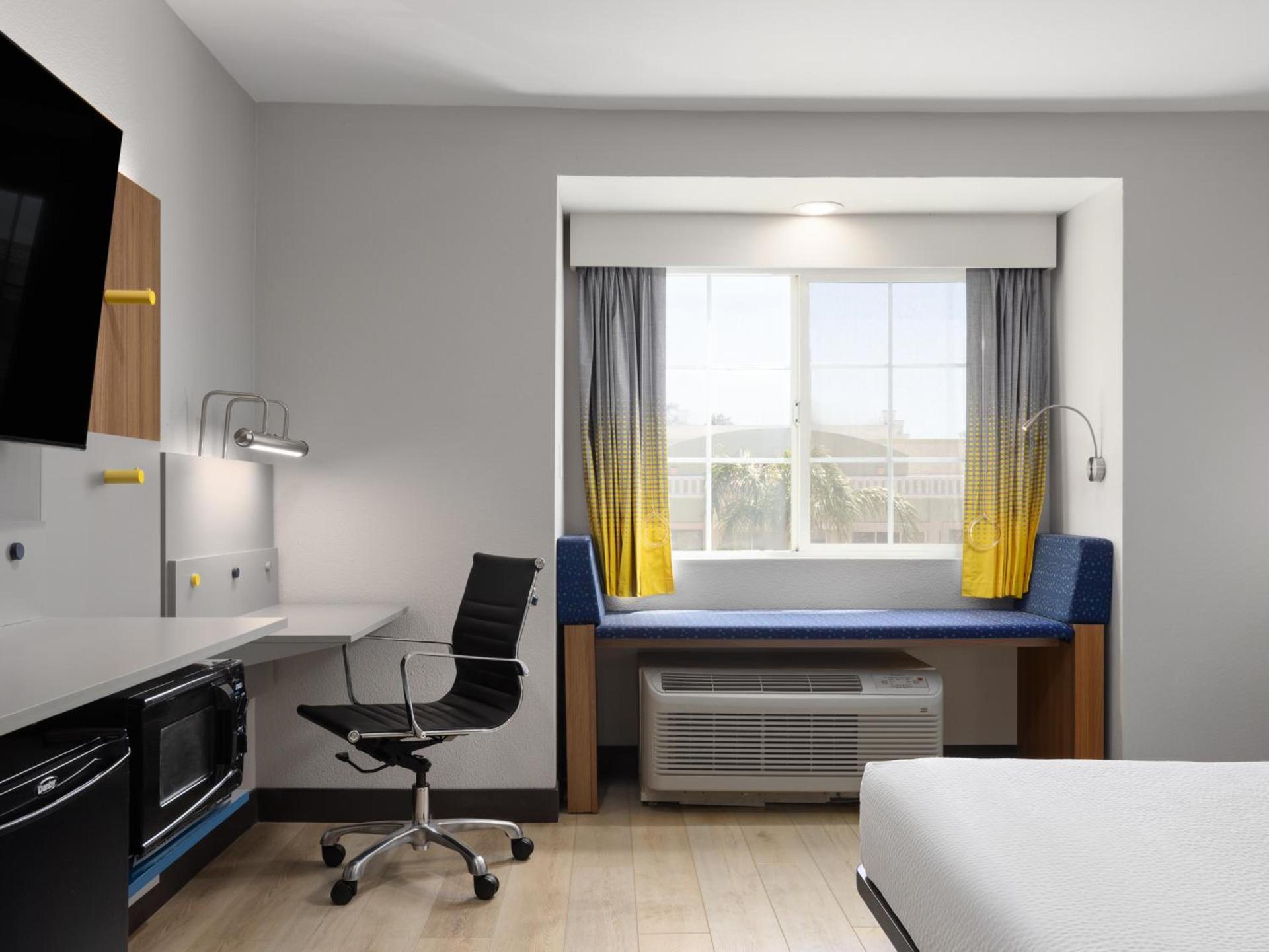 Microtel Inn & Suites by Wyndham Tracy photo 81