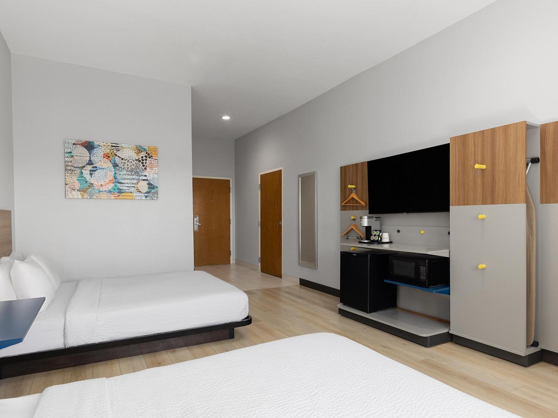 Microtel Inn & Suites by Wyndham Tracy photo 84
