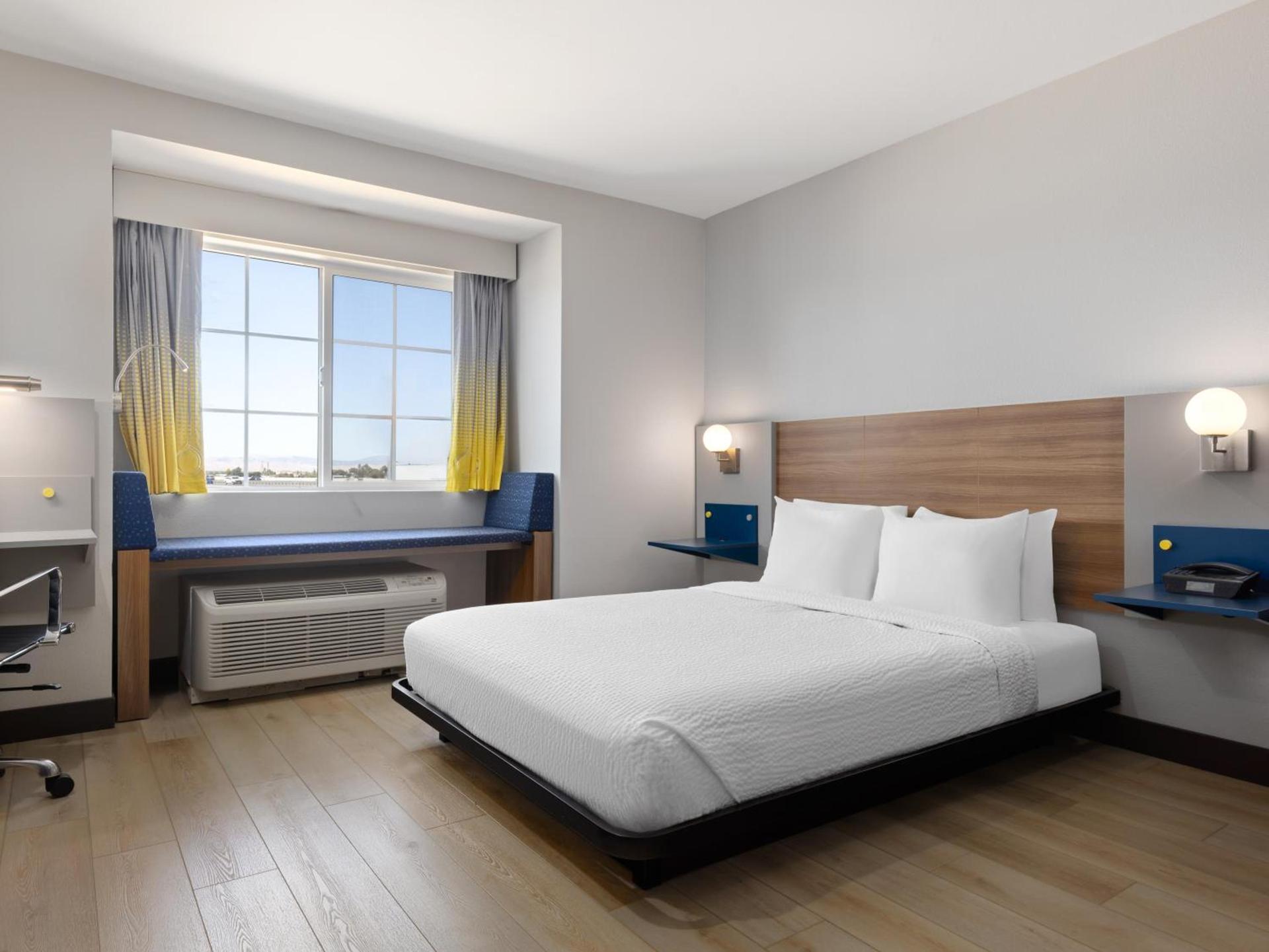 Microtel Inn & Suites by Wyndham Tracy photo 88