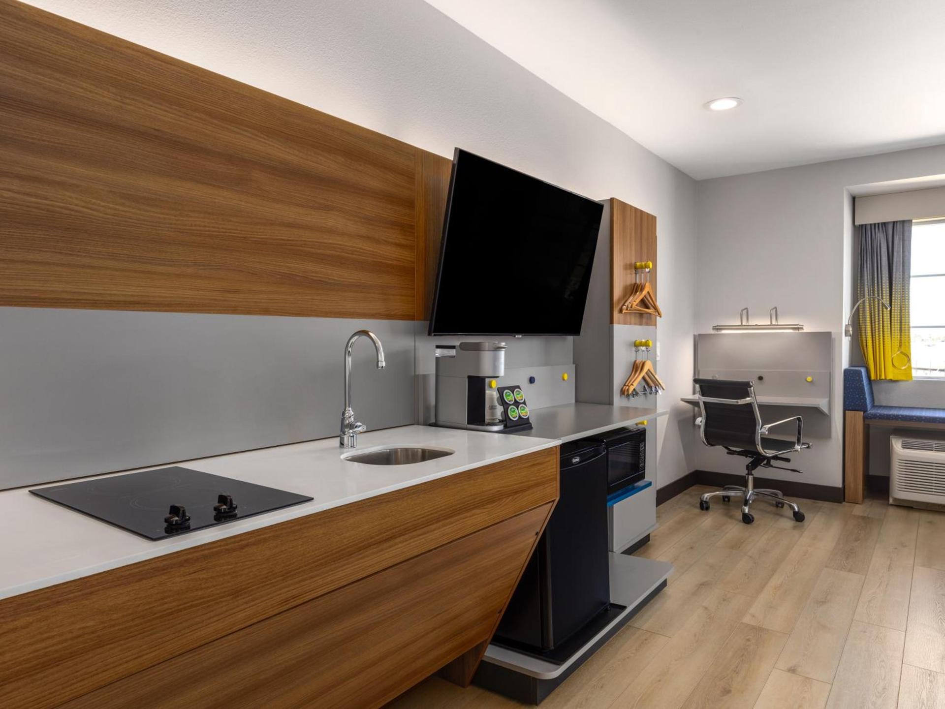 Microtel Inn & Suites by Wyndham Tracy photo 85