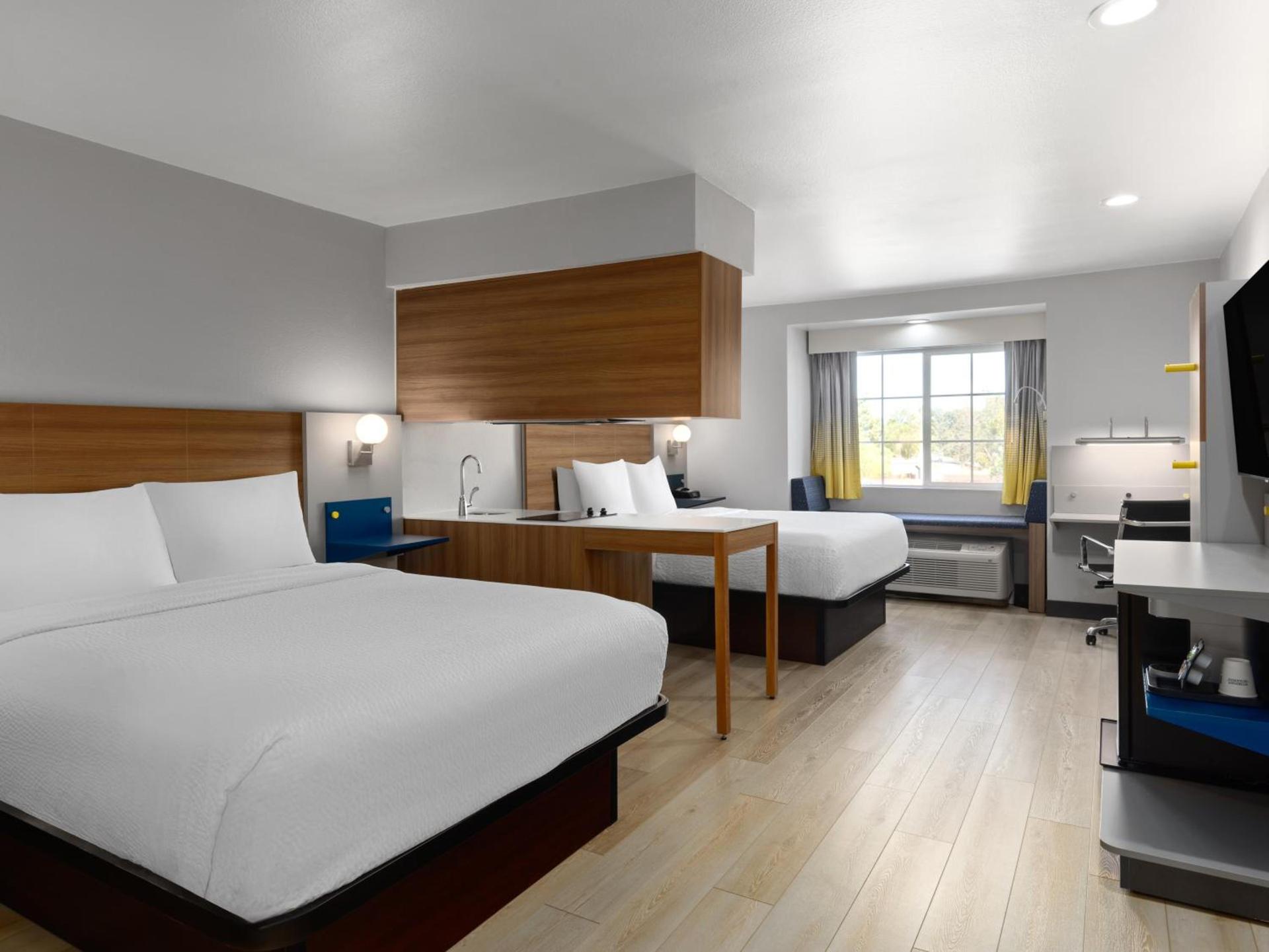 Microtel Inn & Suites by Wyndham Tracy photo 90
