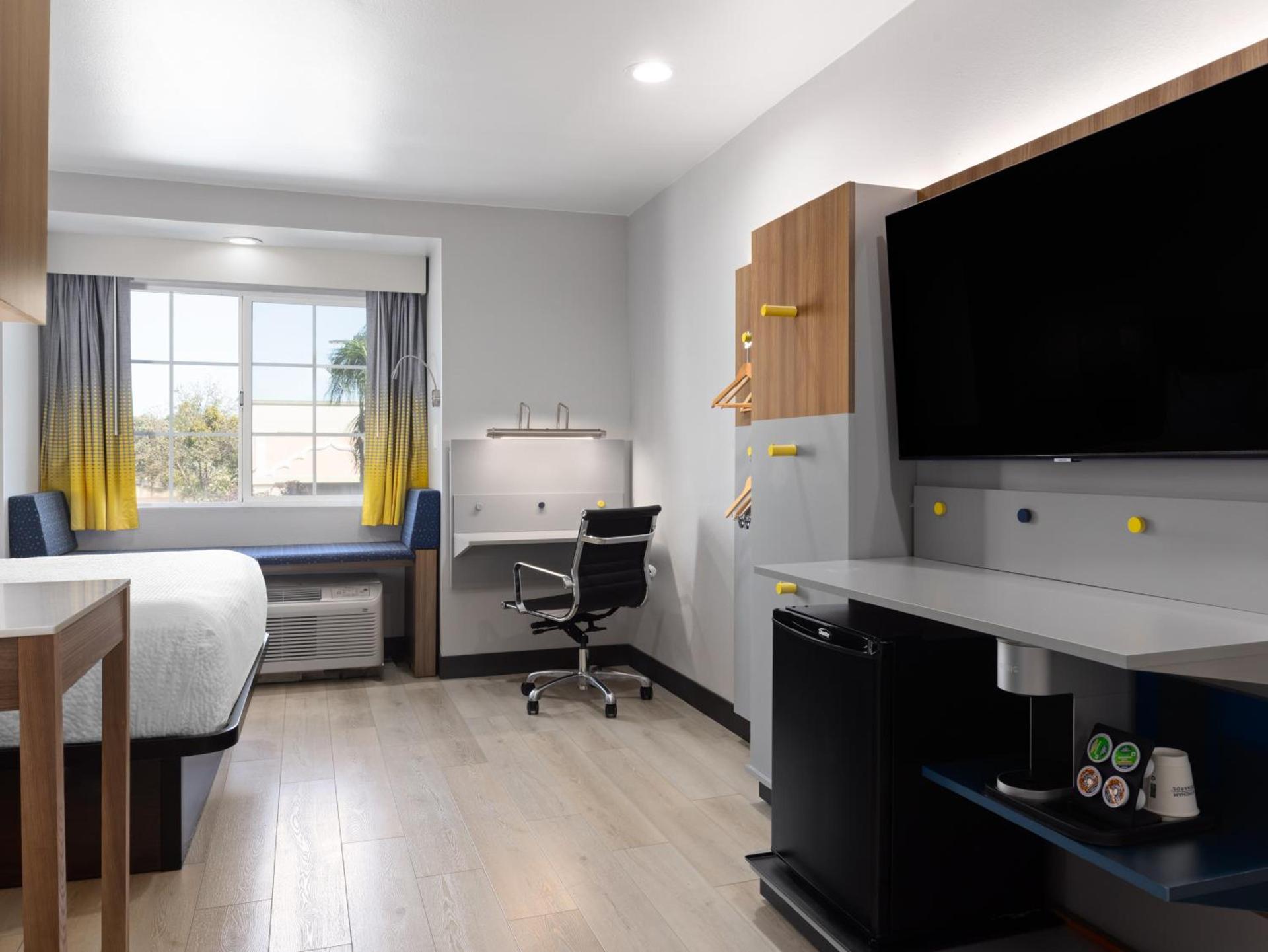 Microtel Inn & Suites by Wyndham Tracy photo 92