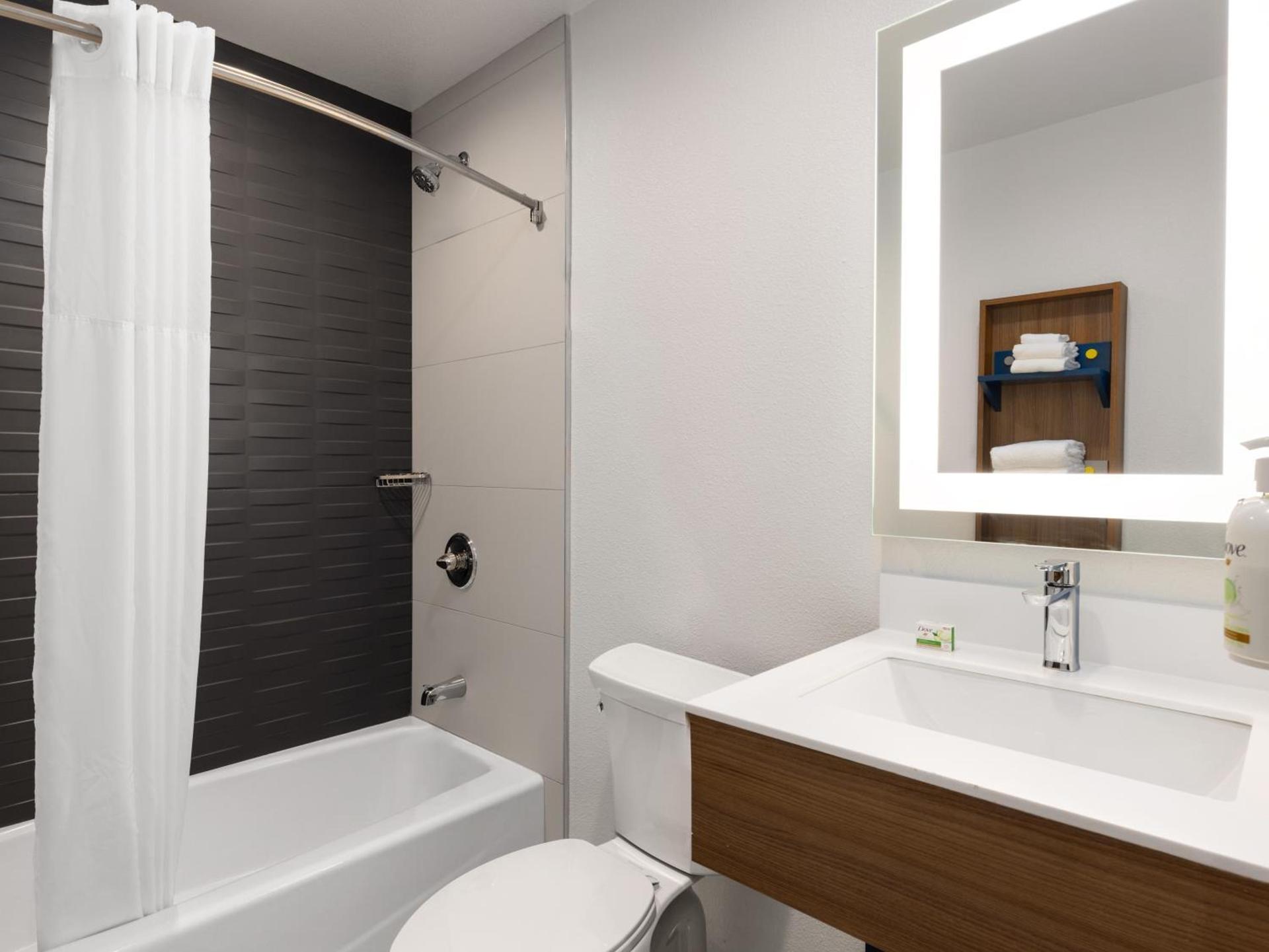 Microtel Inn & Suites by Wyndham Tracy photo 56