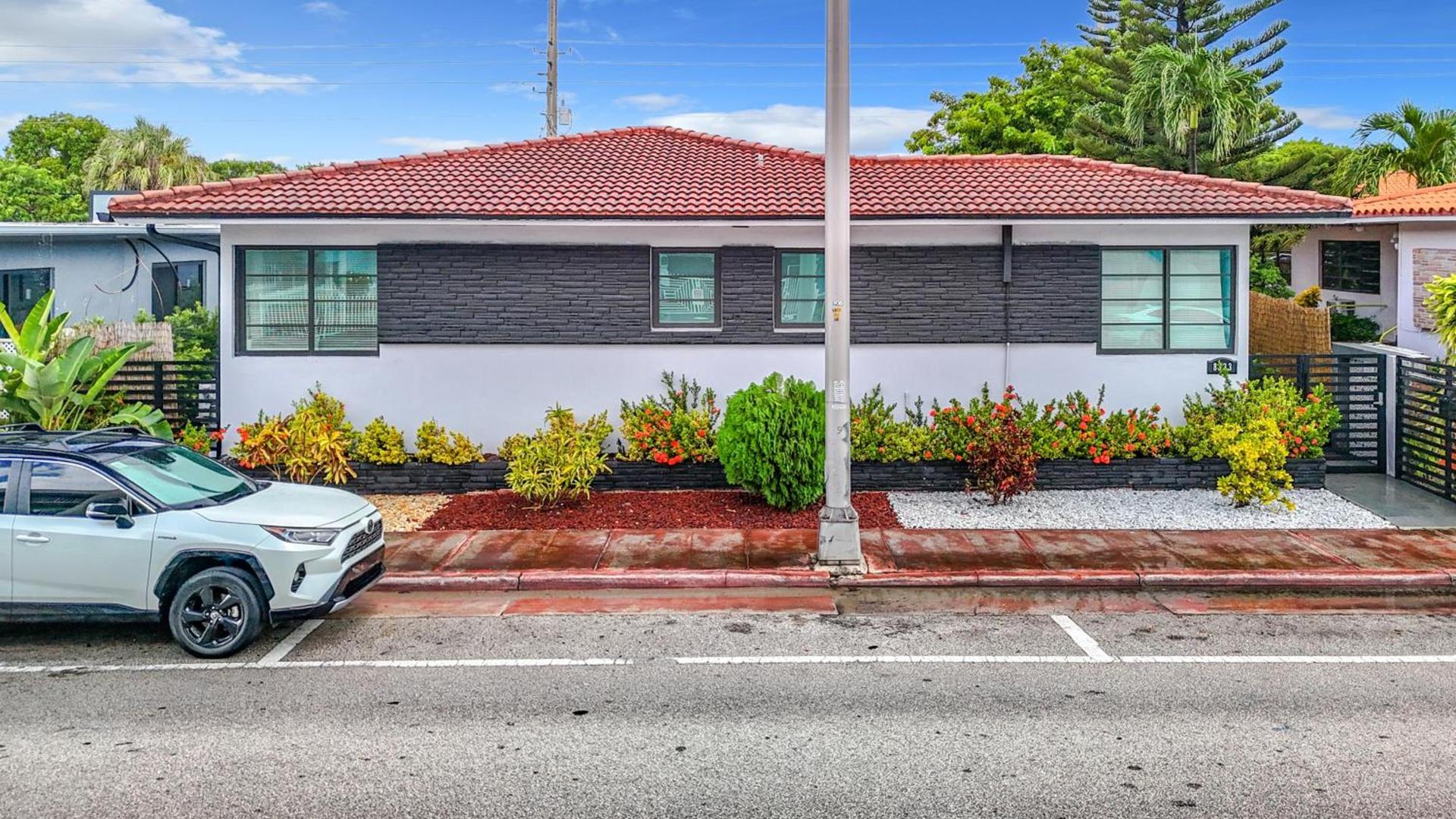 Los Patios Home Suites photo 40