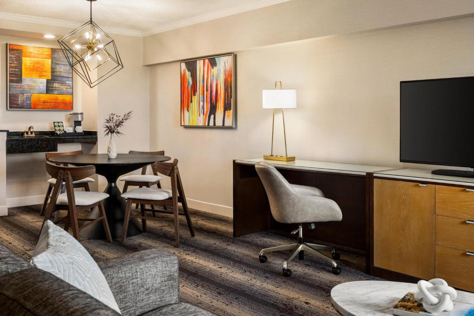 Crowne Plaza Edison by IHG photo 30