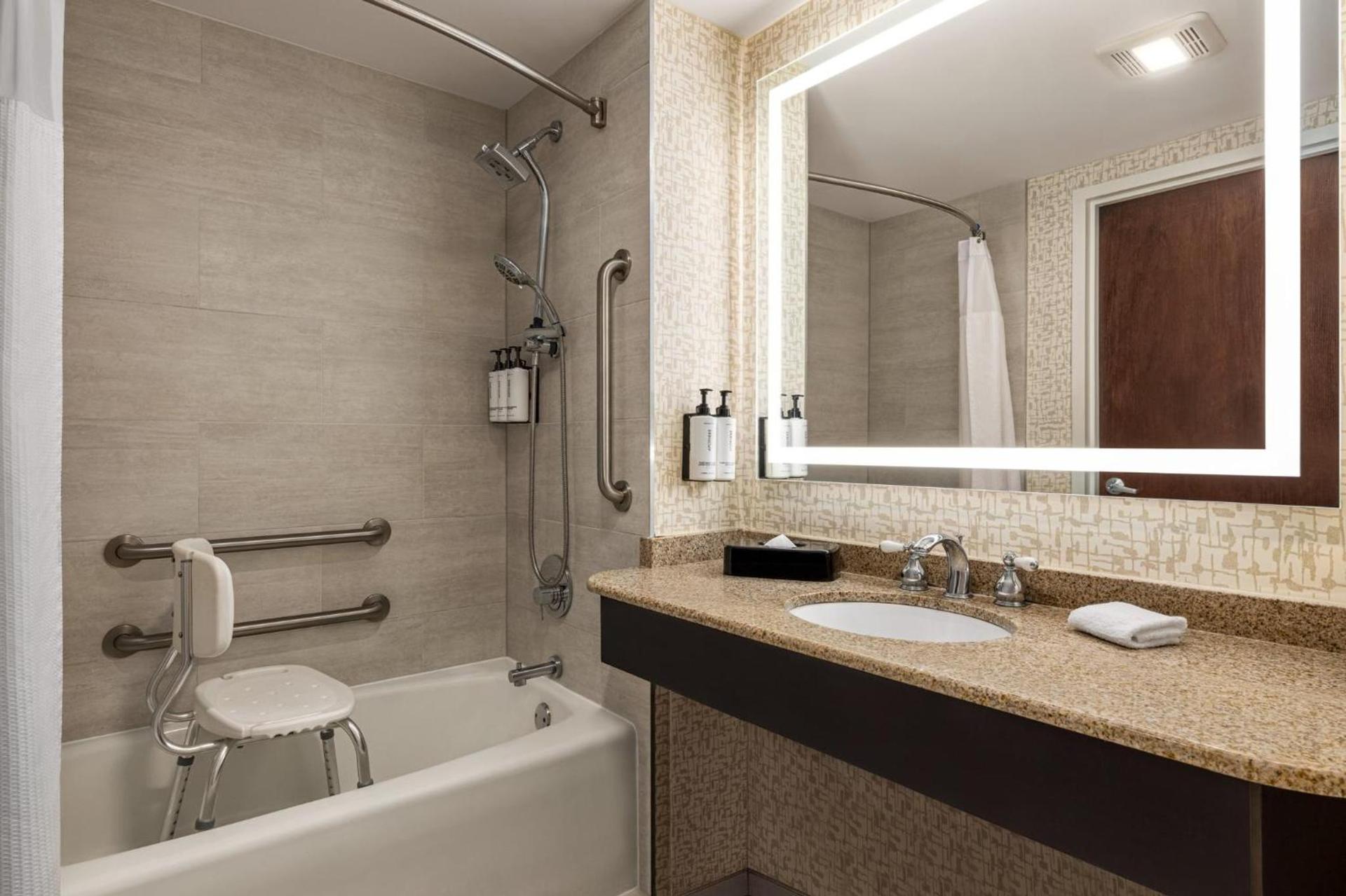 Crowne Plaza Edison by IHG photo 25