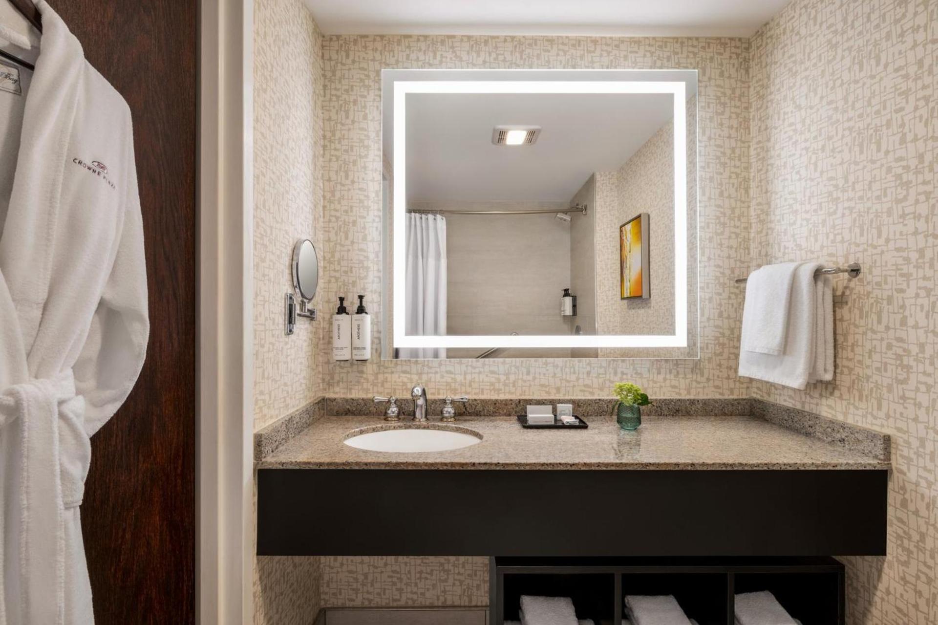 Crowne Plaza Edison by IHG photo 37