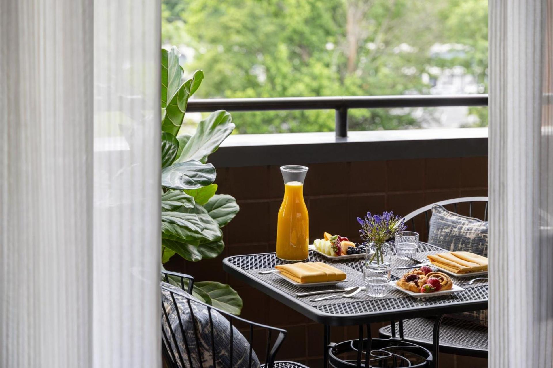Crowne Plaza Edison by IHG photo 31