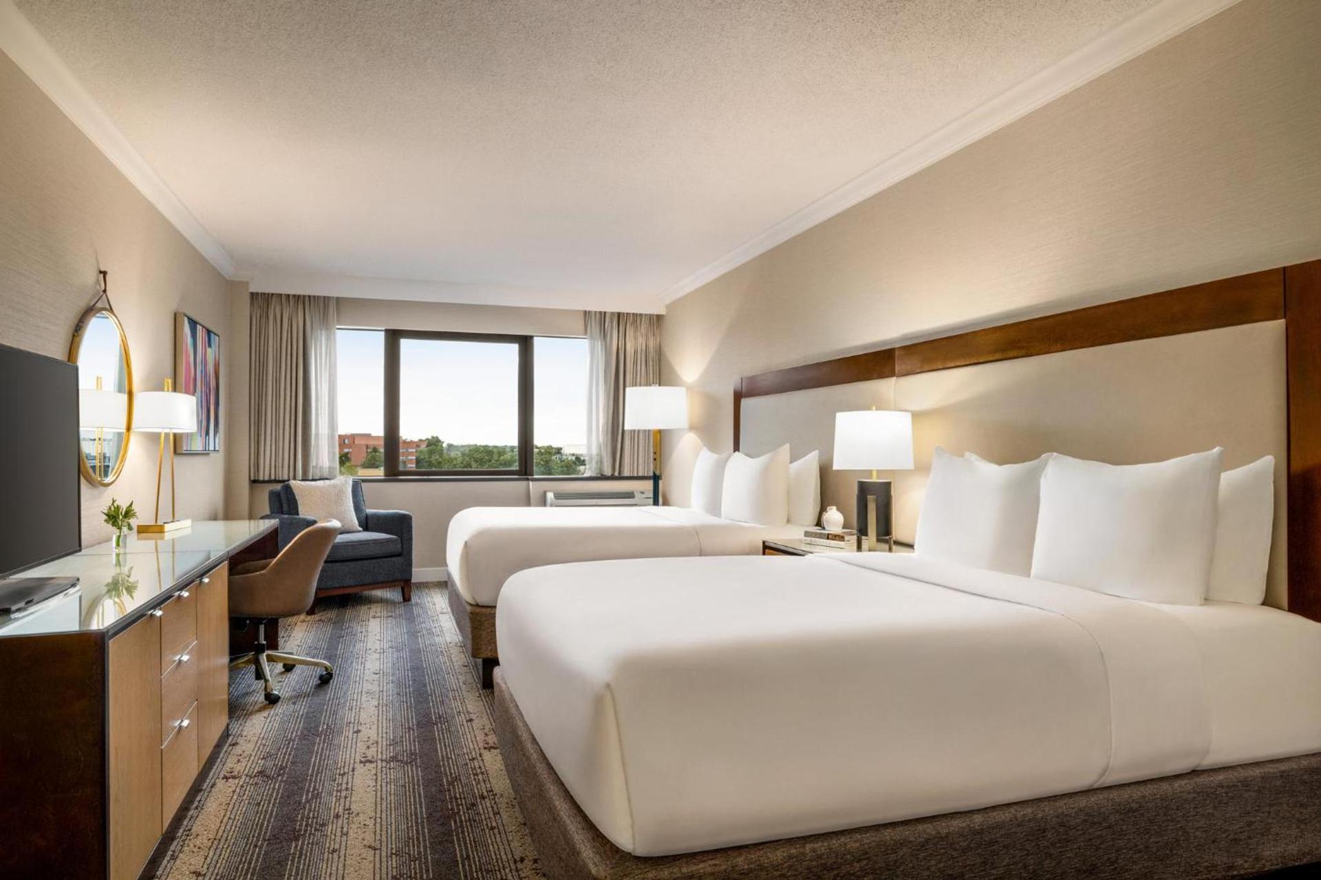 Crowne Plaza Edison by IHG photo 32