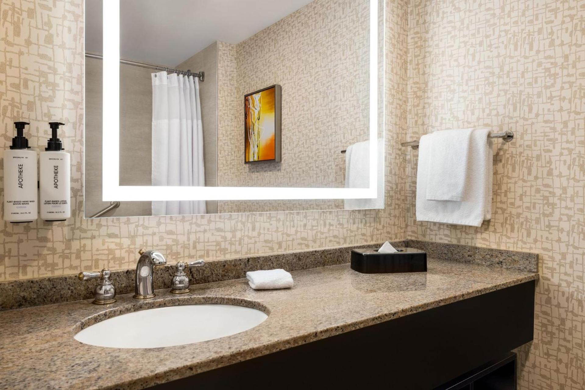 Crowne Plaza Edison by IHG photo 36