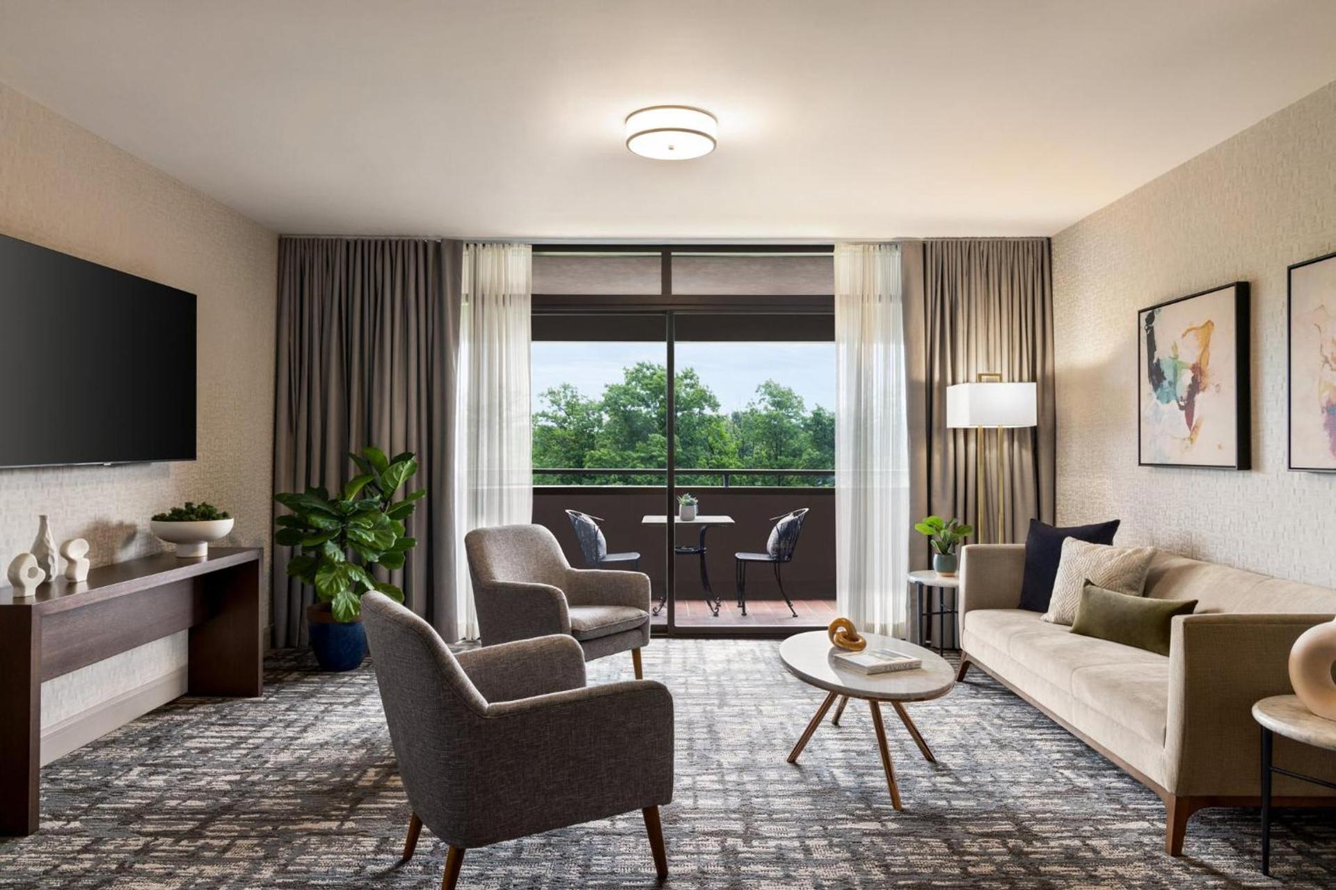 Crowne Plaza Edison by IHG photo 34