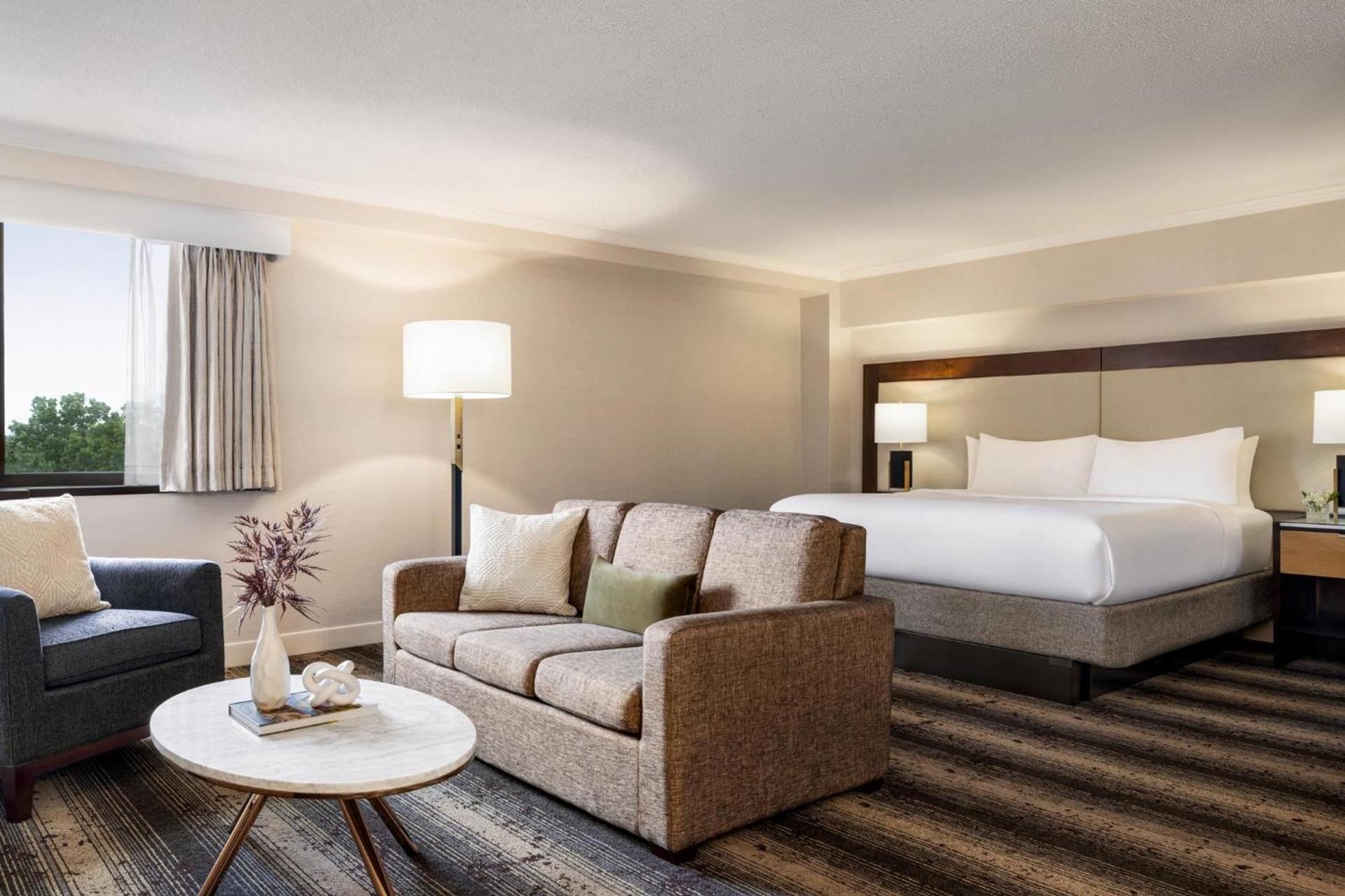 Crowne Plaza Edison by IHG photo 28