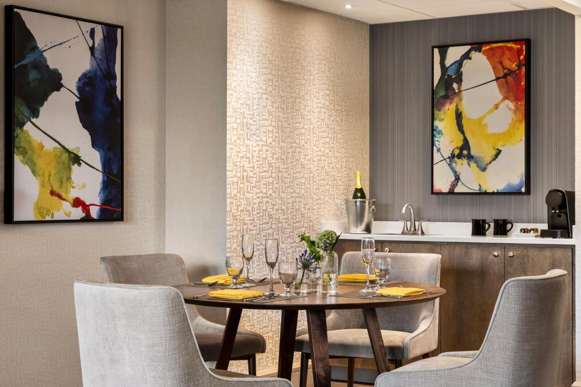 Crowne Plaza Edison by IHG photo 35