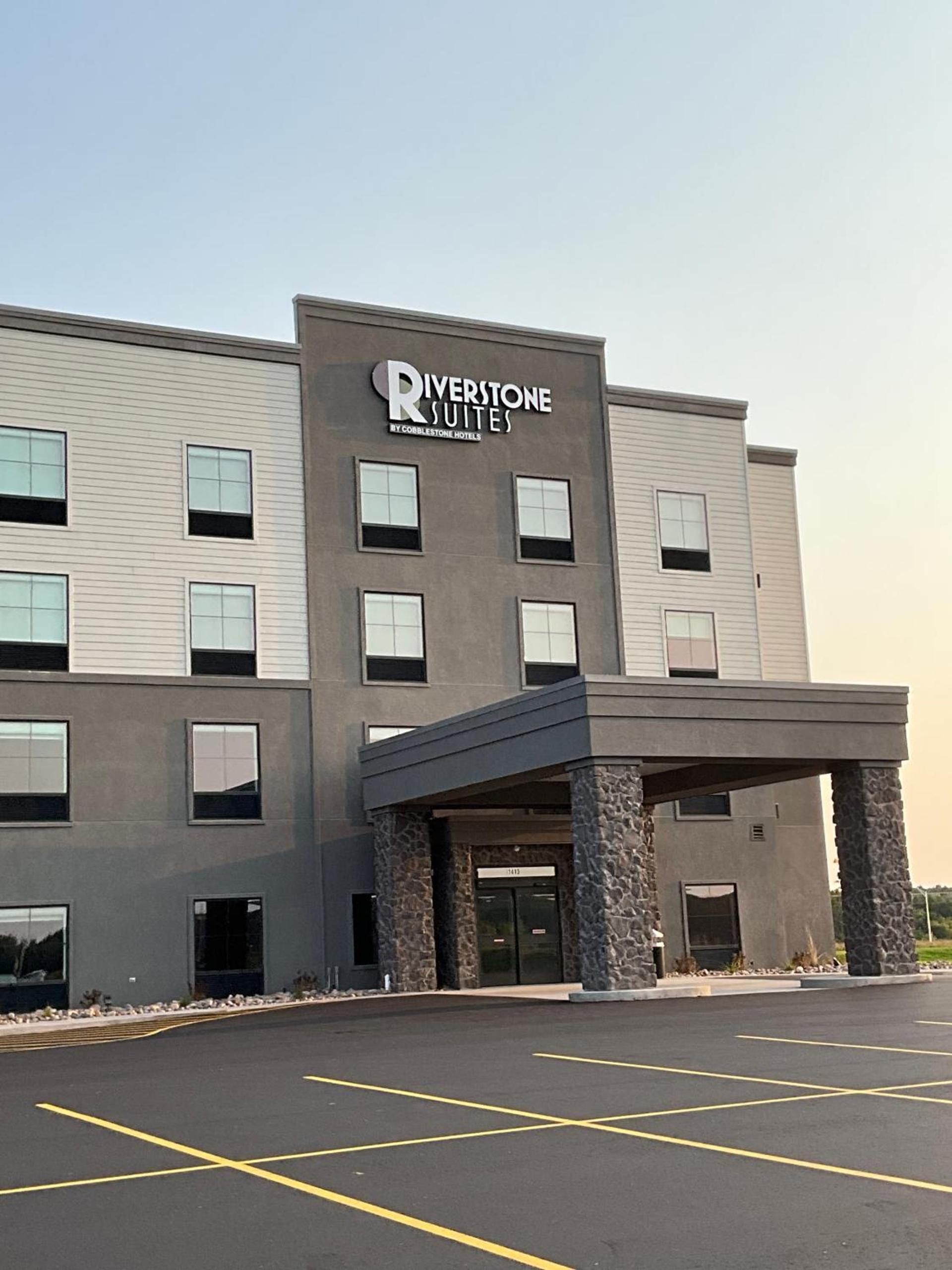 Riverstone Suites by Cobblestone Hotels - Chippewa Falls photo 8