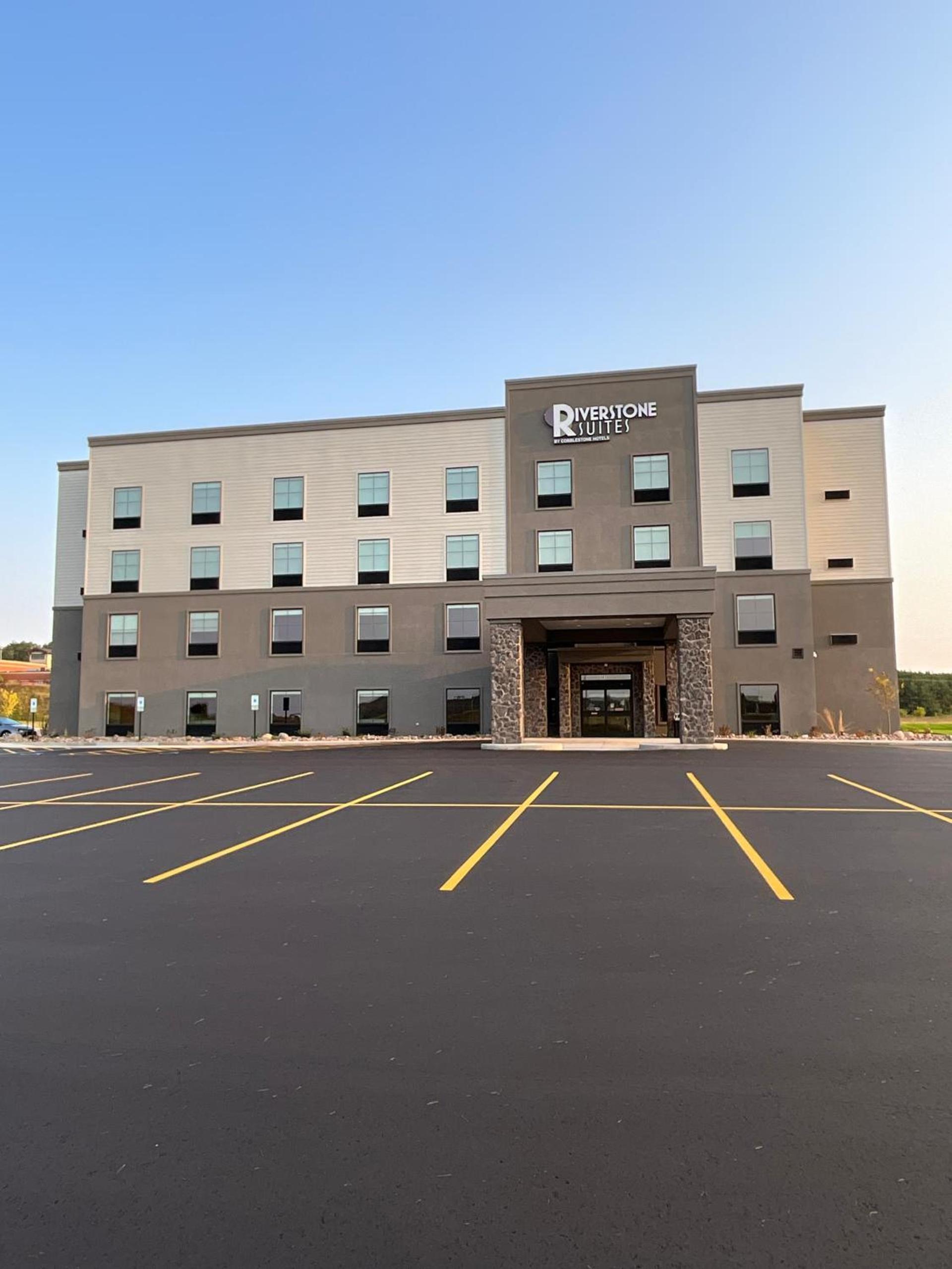 Riverstone Suites by Cobblestone Hotels - Chippewa Falls photo 13