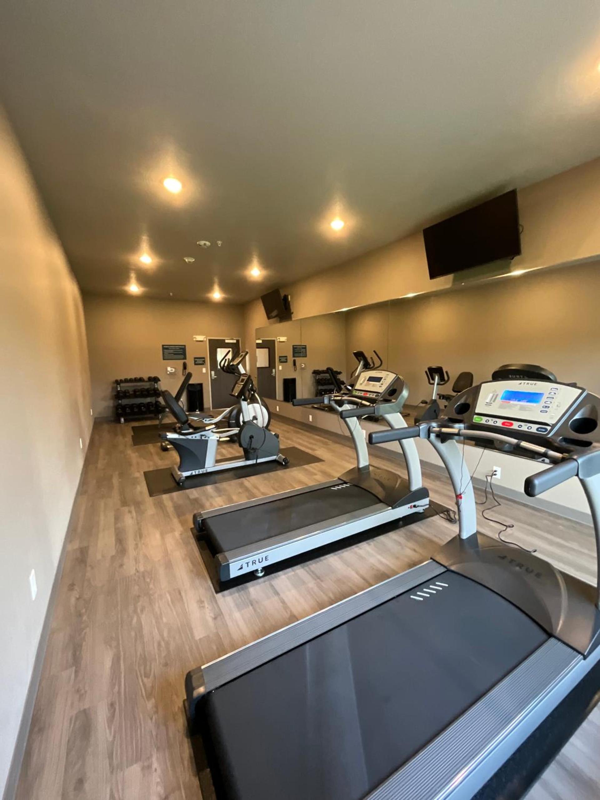 Riverstone Suites by Cobblestone Hotels - Chippewa Falls photo 10