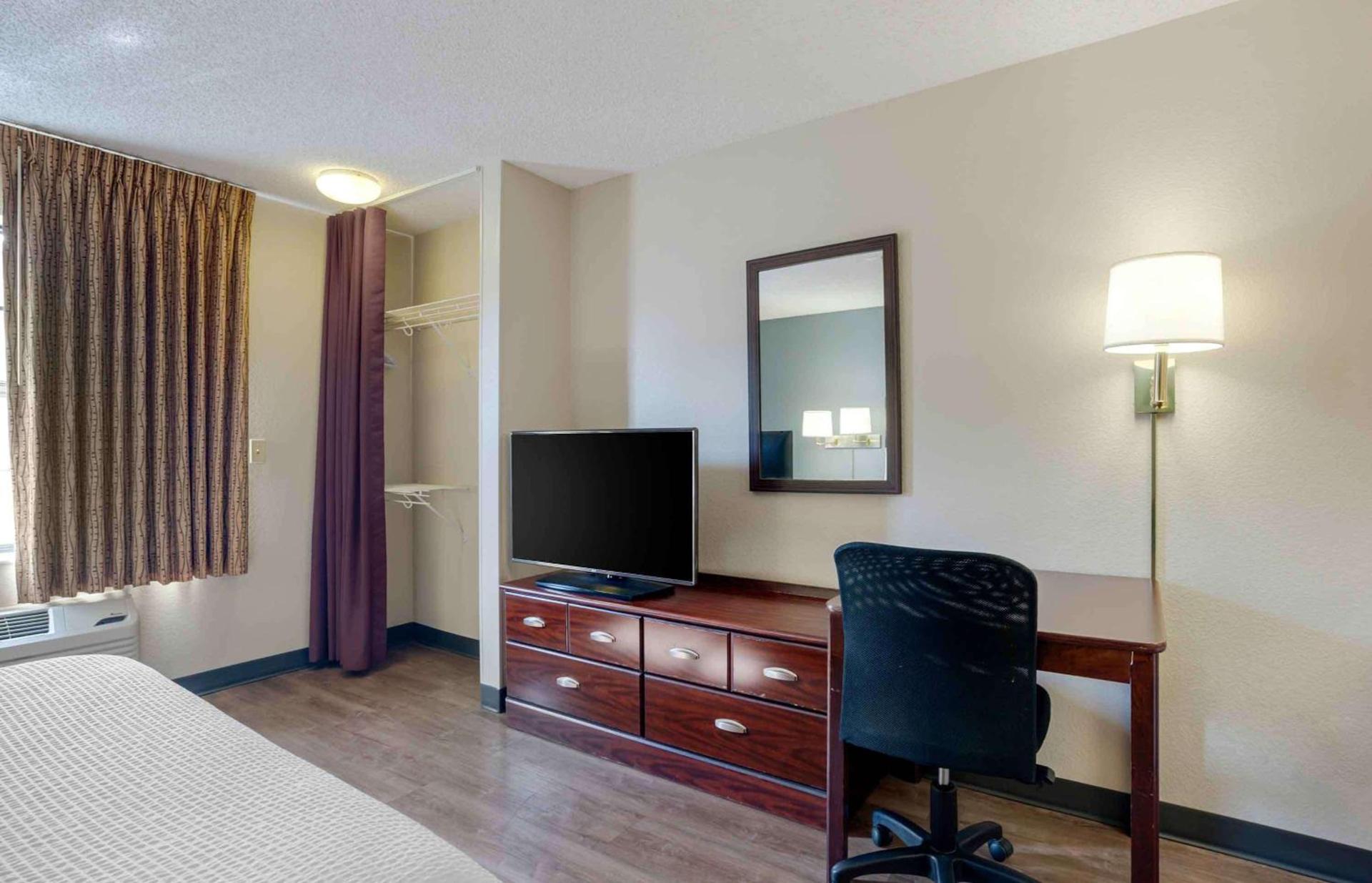 Extended Stay America Suites - Los Angeles - Torrance Blvd photo 9