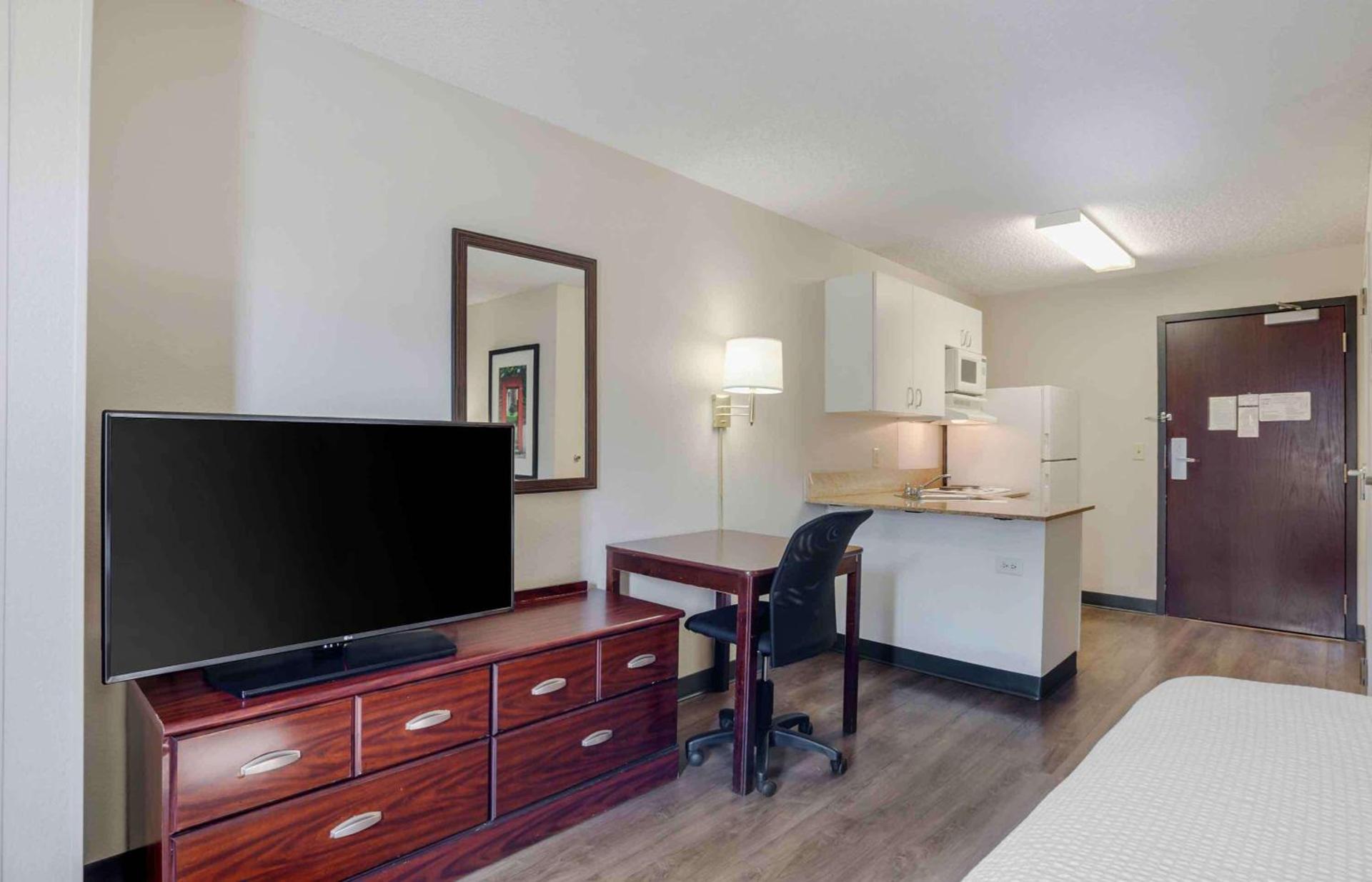 Extended Stay America Suites - Los Angeles - Torrance Blvd photo 10