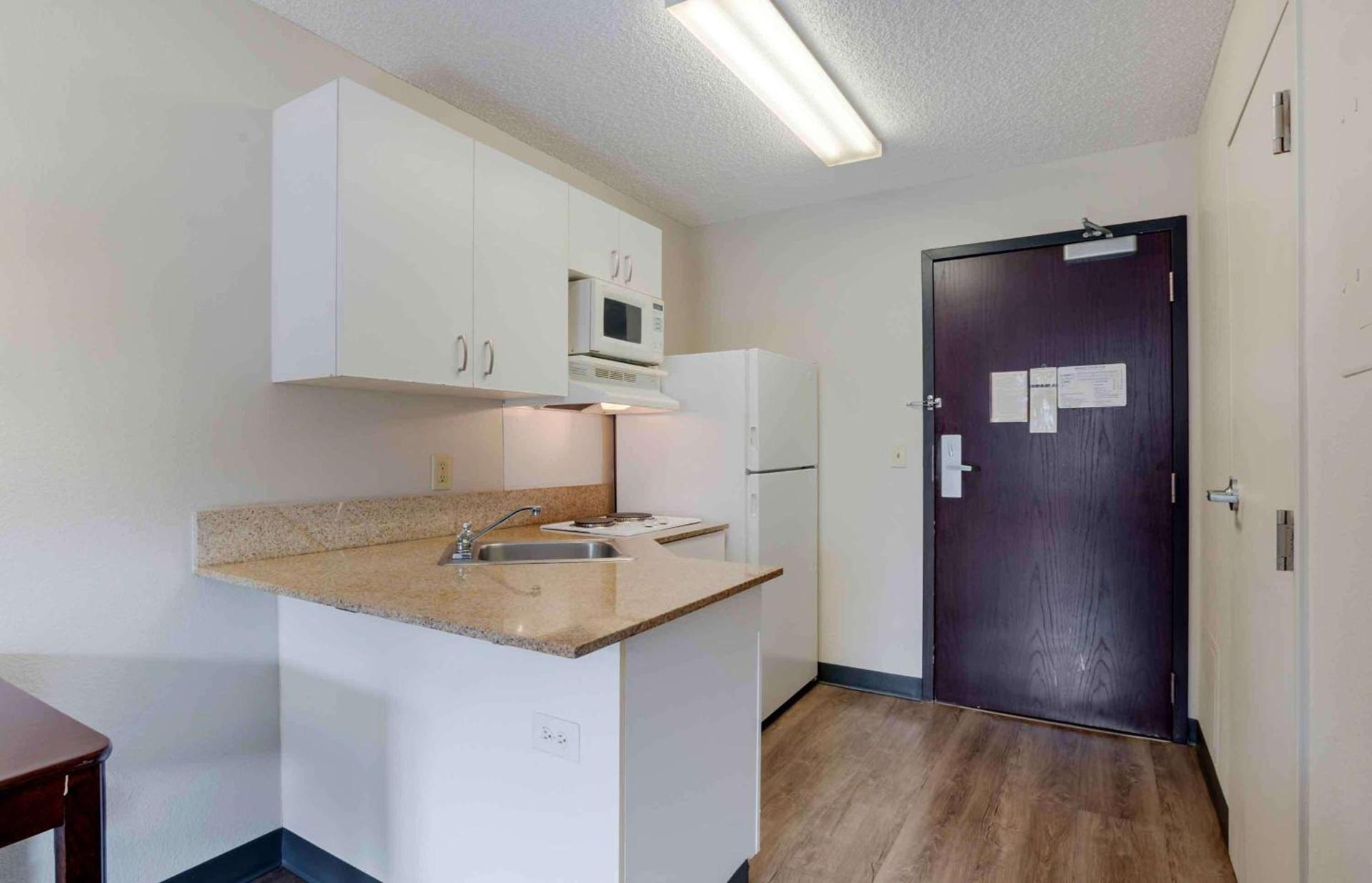 Extended Stay America Suites - Los Angeles - Torrance Blvd photo 11