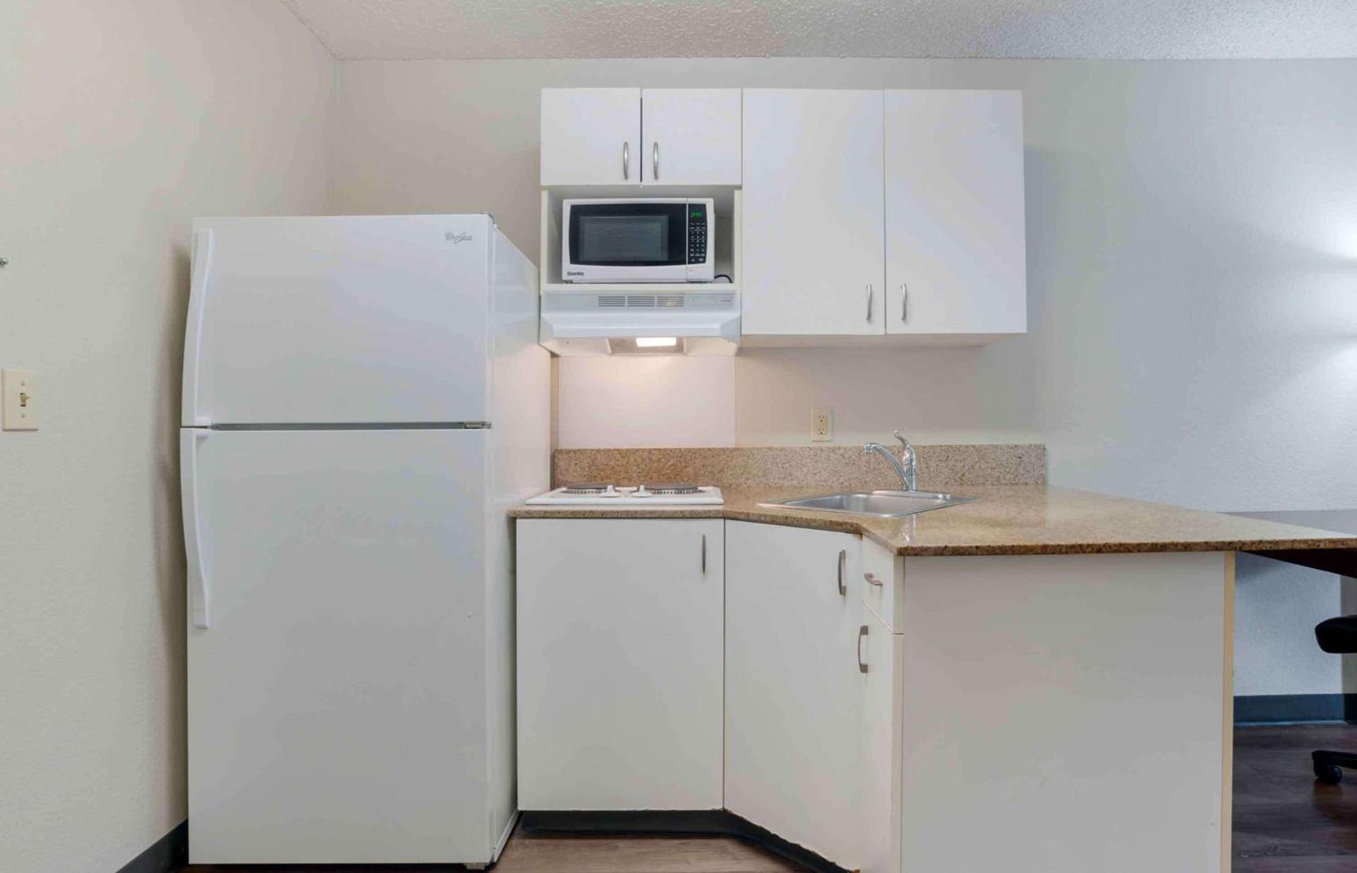 Extended Stay America Suites - Los Angeles - Torrance Blvd photo 18