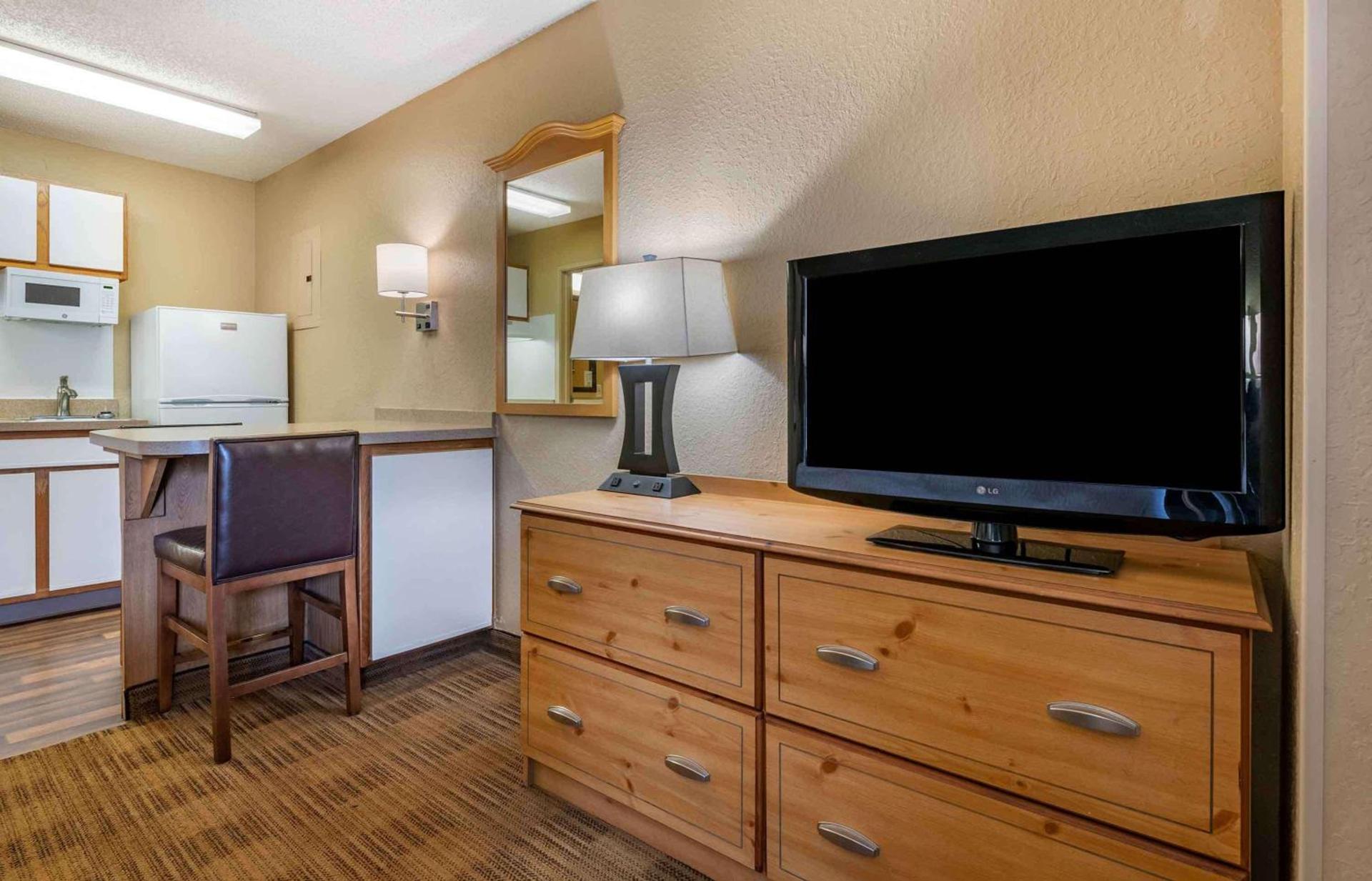 Extended Stay America Select Suites - Jacksonville - Southside - St Johns Towne Ctr photo 9