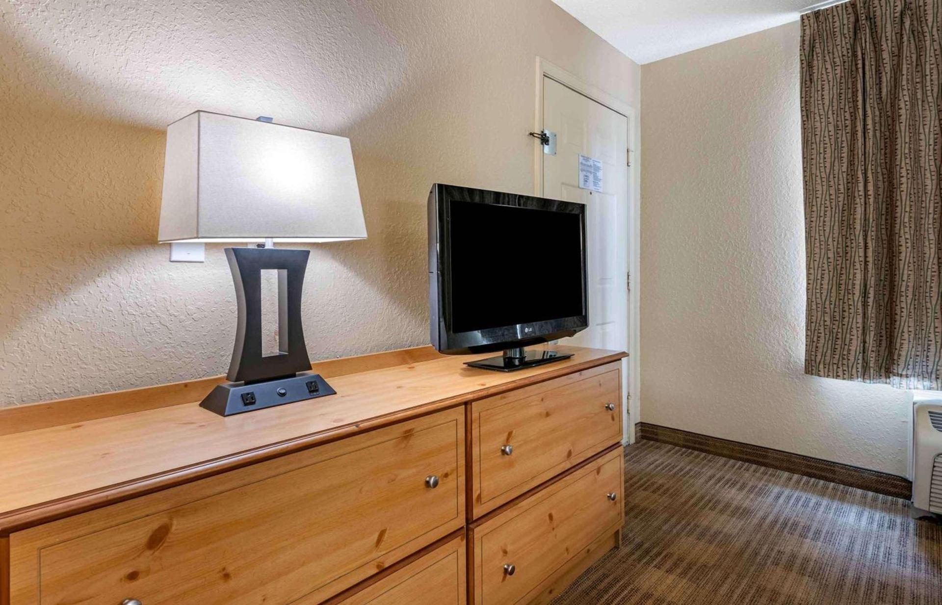 Extended Stay America Select Suites - Jacksonville - Southside - St Johns Towne Ctr photo 10