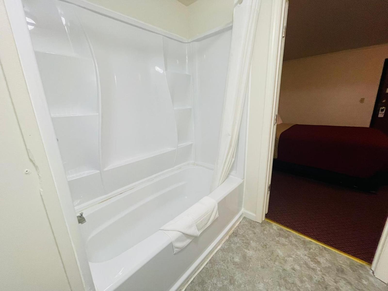 Big Red Inn photo 6