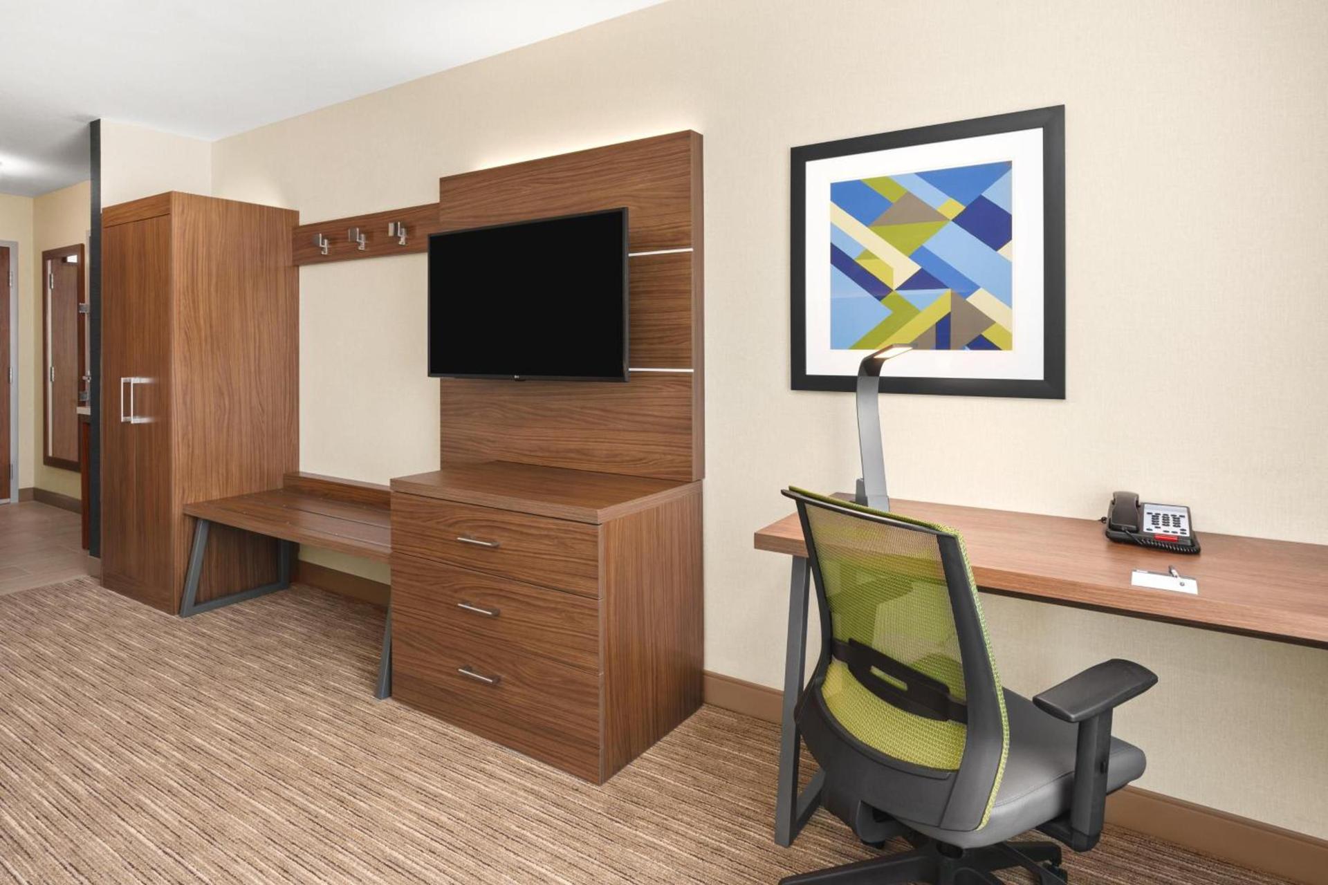 Holiday Inn Express Corning by IHG photo 9
