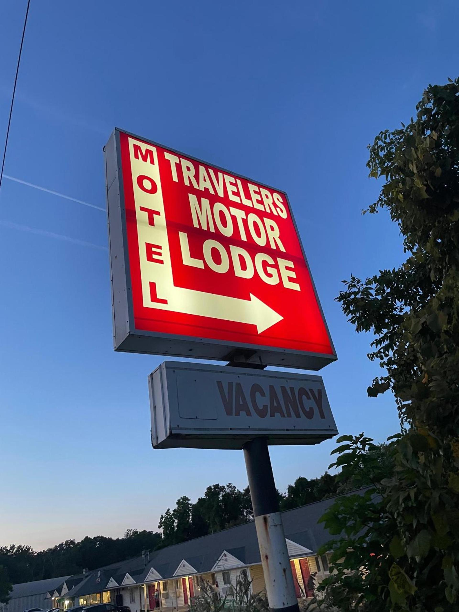 Travelers Motor Lodge photo 13