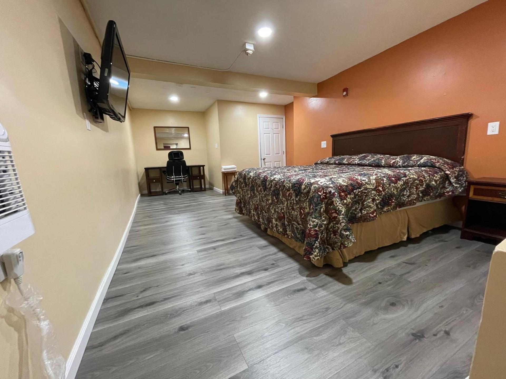 Travelers Motor Lodge photo 10