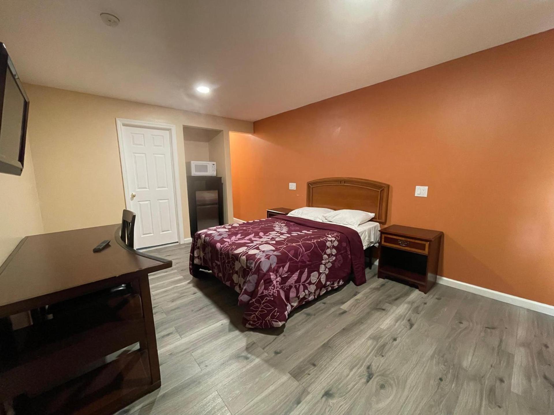 Travelers Motor Lodge photo 3
