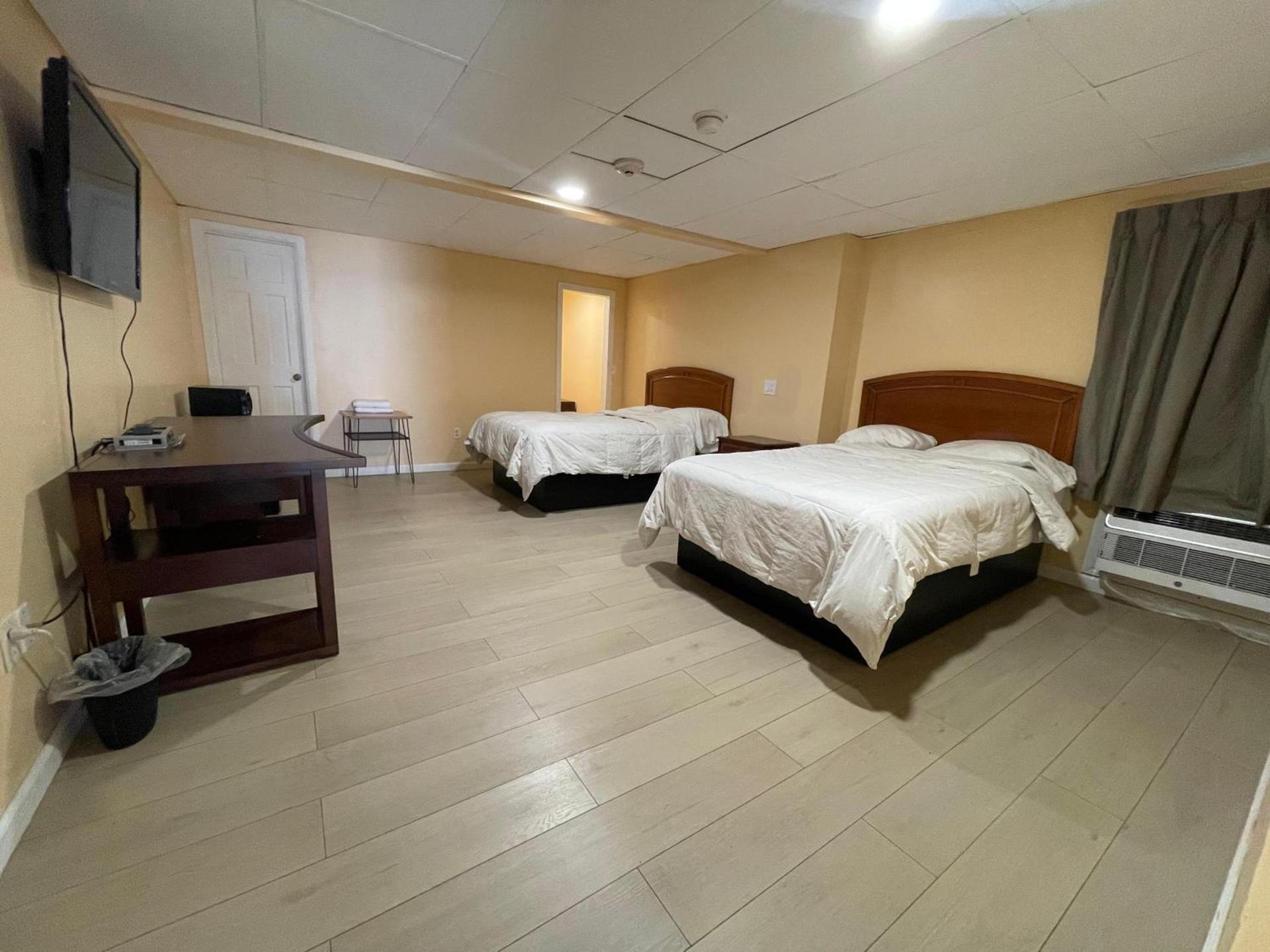 Travelers Motor Lodge photo 11