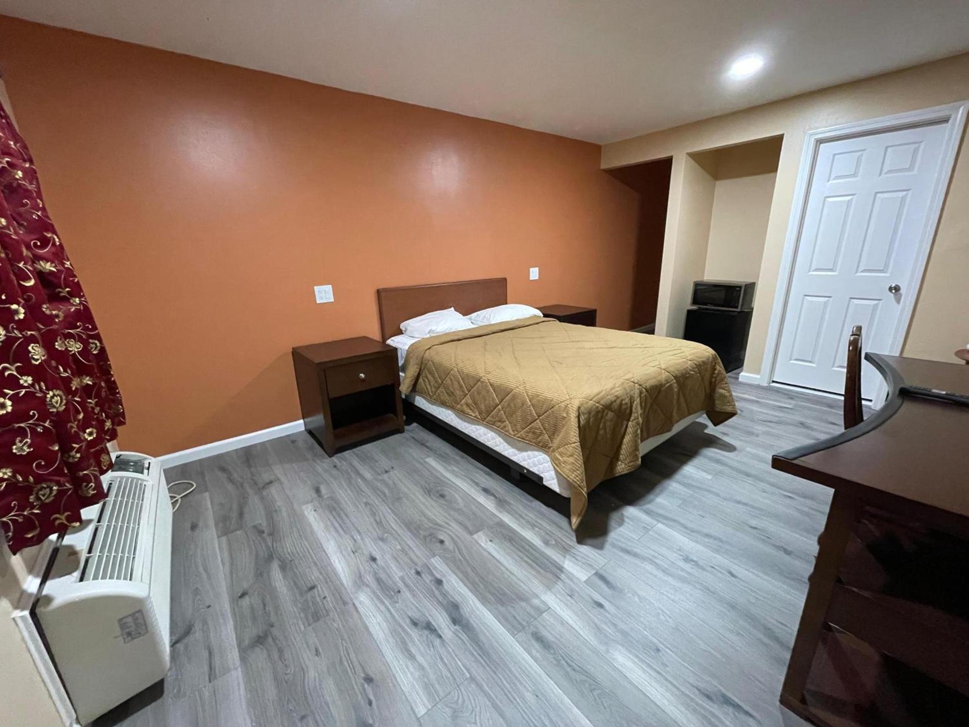 Travelers Motor Lodge photo 15