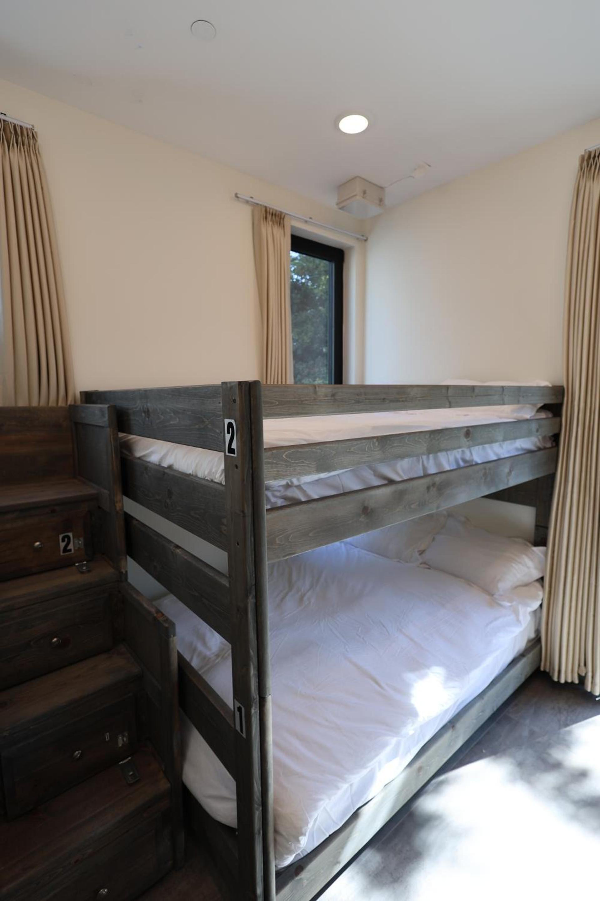 WestLA Hostel Full Bed photo 11