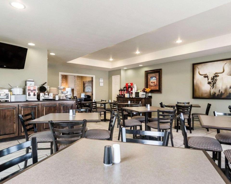 Rodeway Inn photo 4