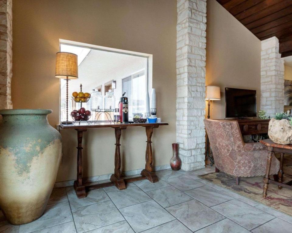 Rodeway Inn photo 7