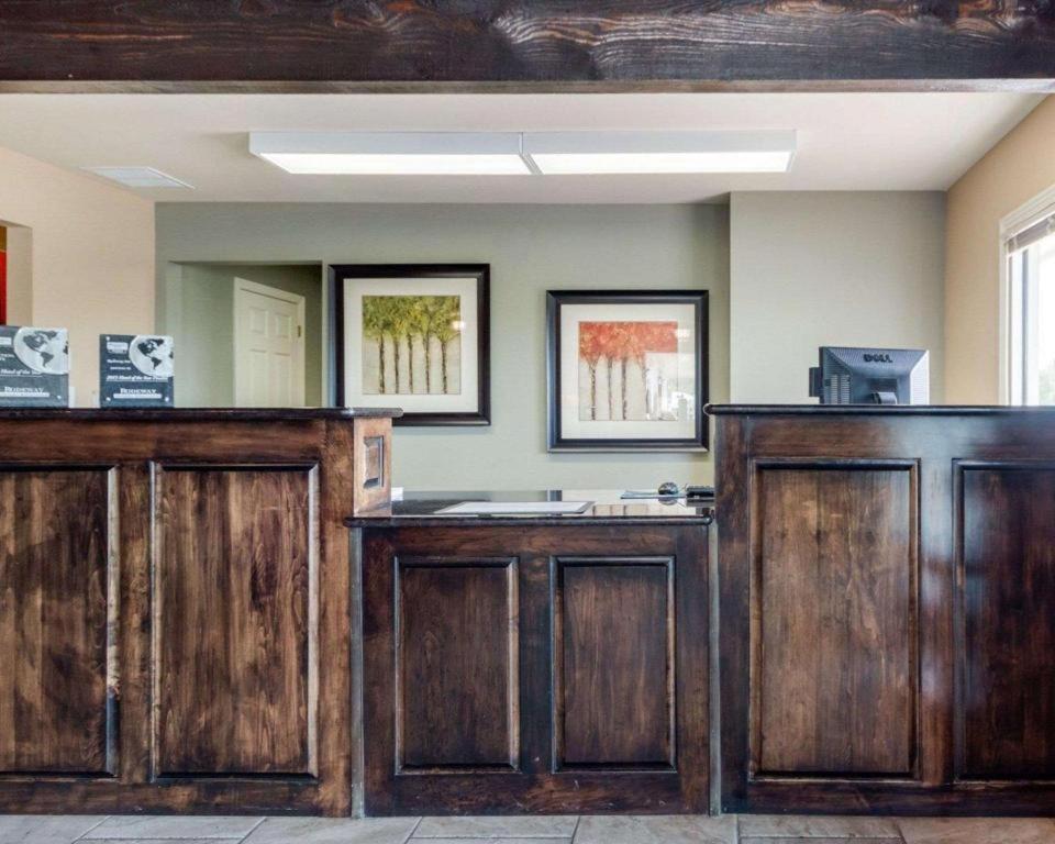Rodeway Inn photo 13