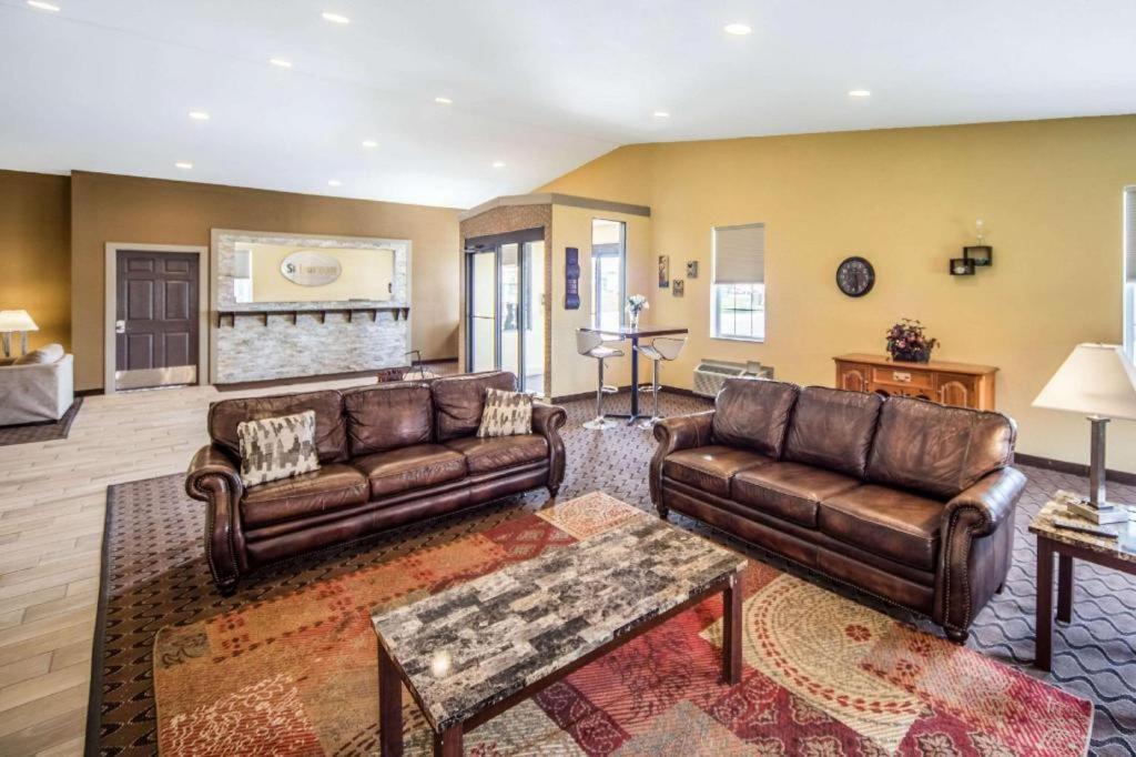 Suburban Studios Fort Wayne photo 3