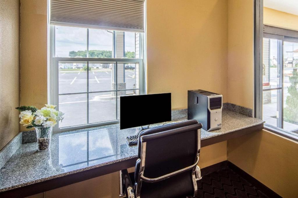 Suburban Studios Fort Wayne photo 5