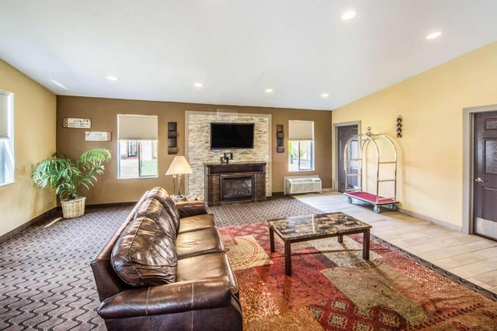 Suburban Studios Fort Wayne photo 6